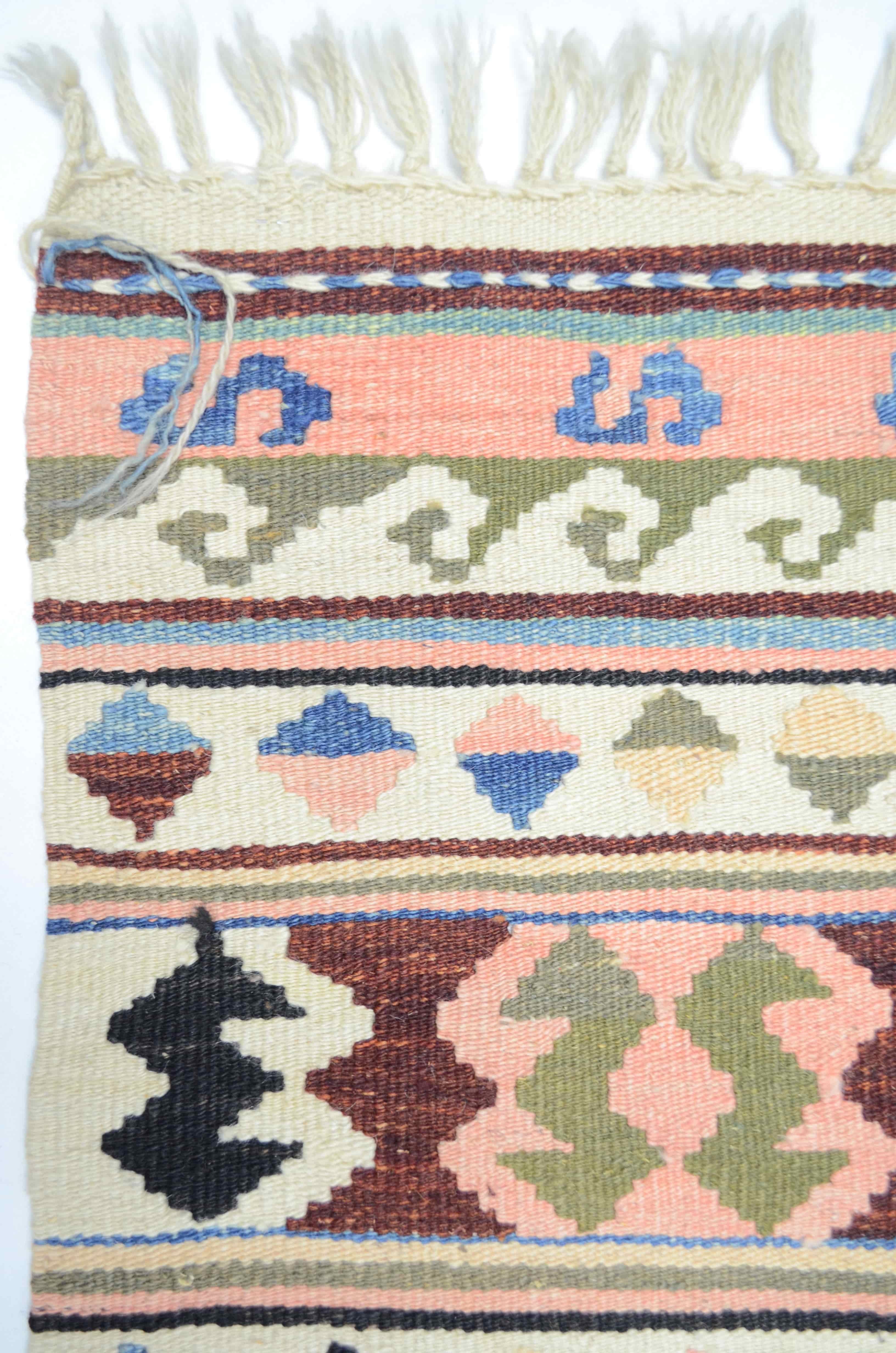 Konya Karapınar El Dokuma Pembe ve Krem Kirmen Yün Kilim 76x121 cm (0.92 m²)