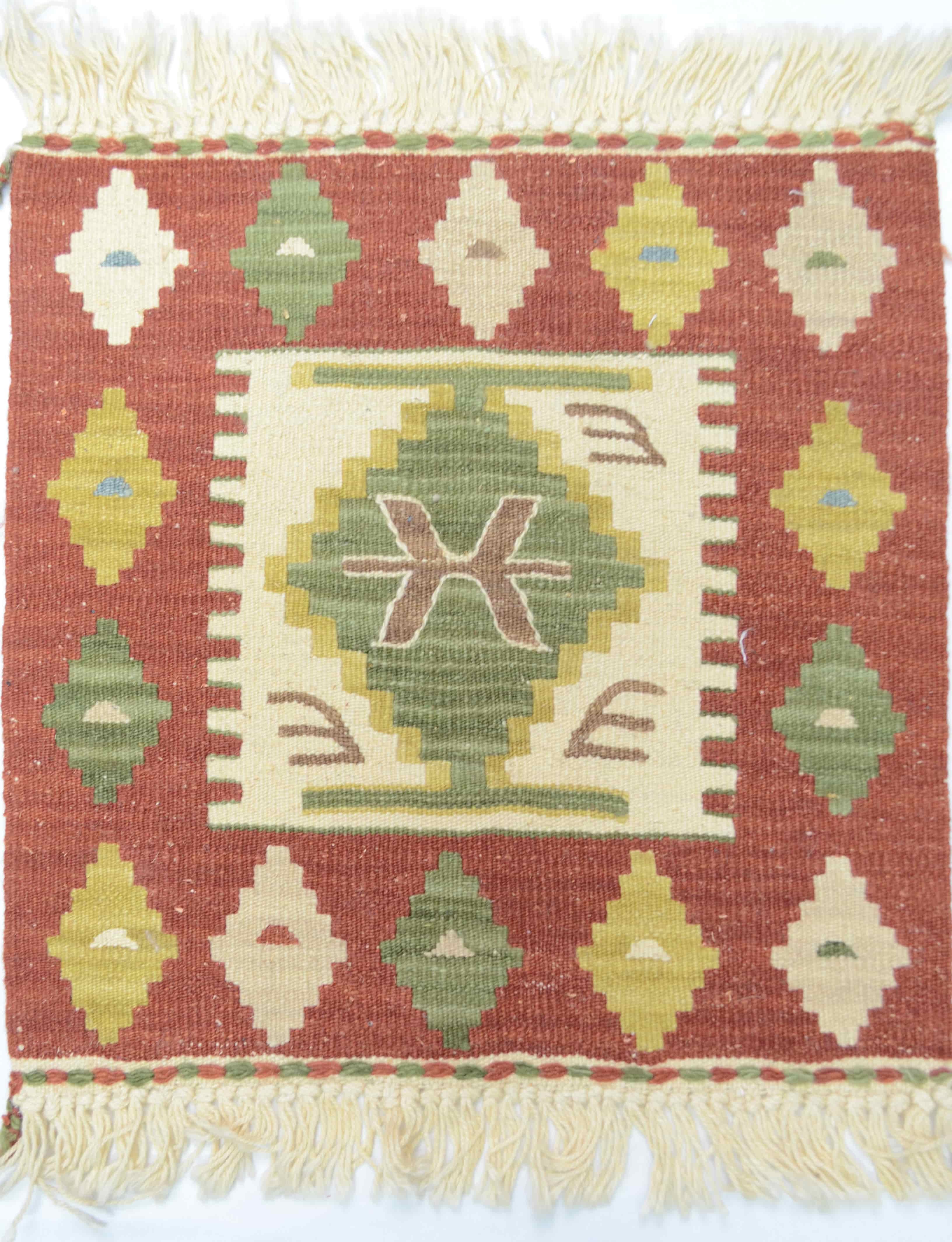 Yünden El Dokuma Kırmızı Renk İnce Kök Kilim 40x40 cm (0.16 m²)
