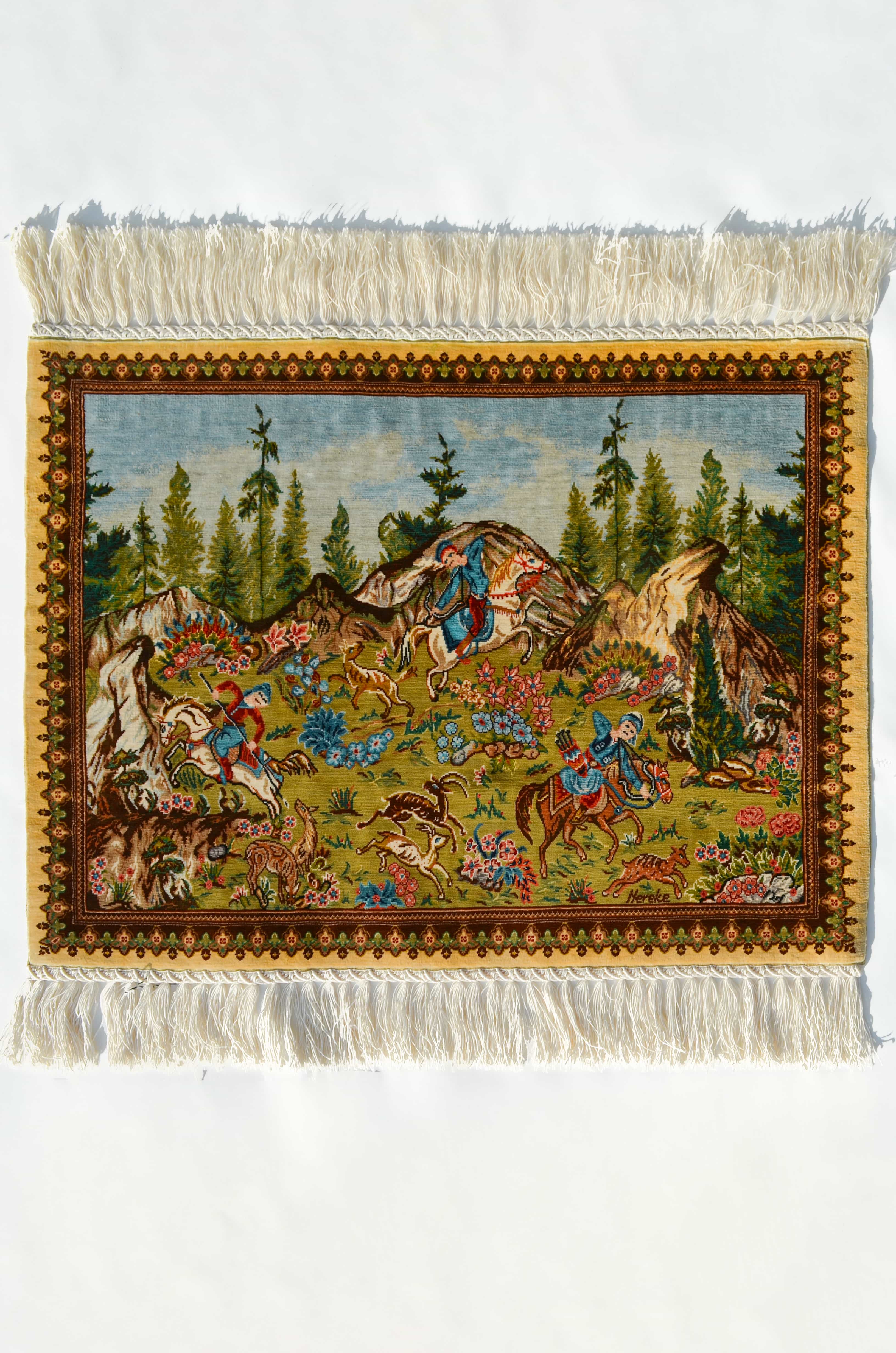 Av Sahnesi Desenli Saf İpek El Dokuma Duvar Halısı (42x60 cm)