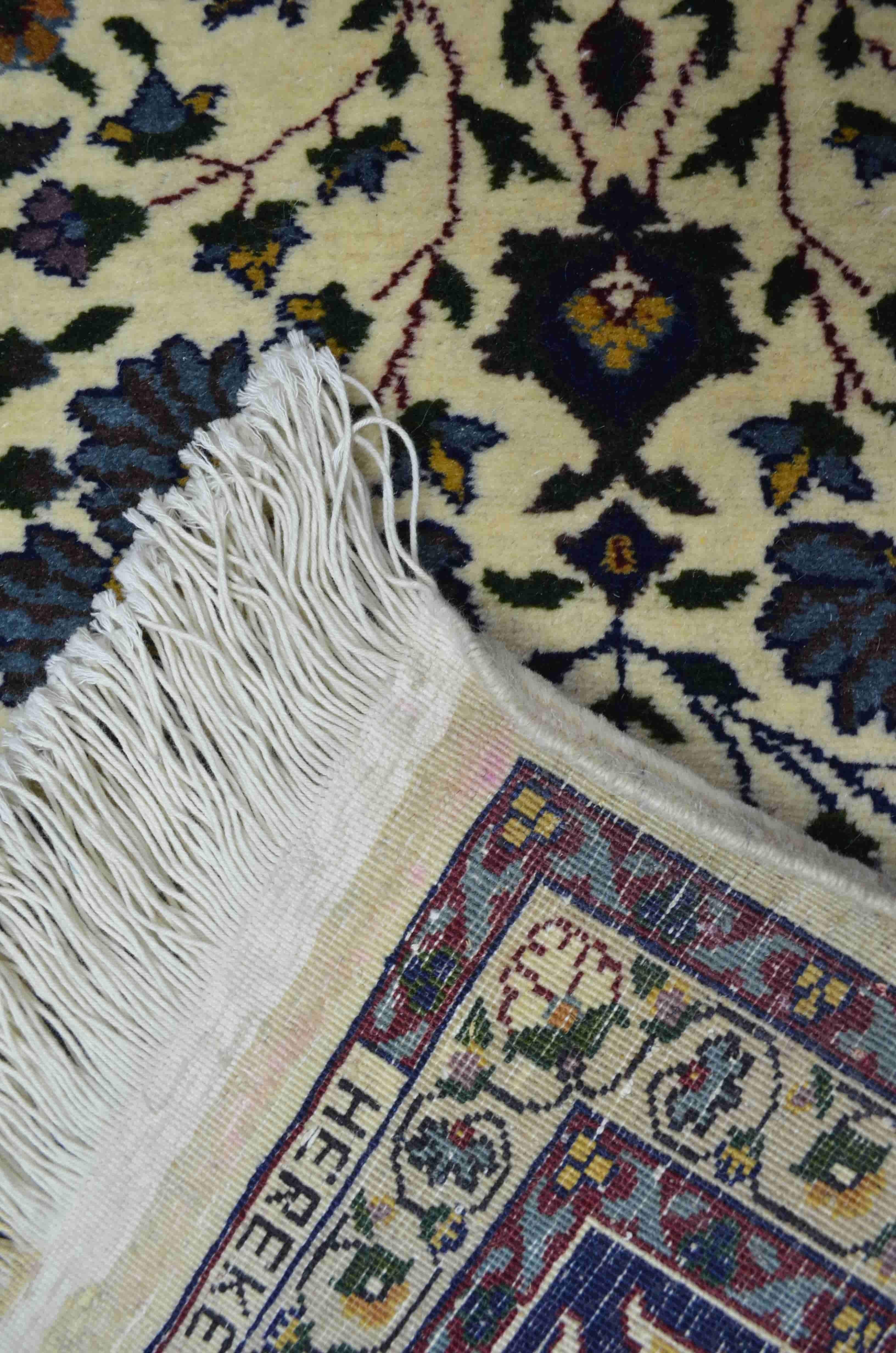 Yedi Dağın Çiçeği Desenli Krem Renk El Dokuma Hereke Halısı 140x195 cm (2.73 m²)