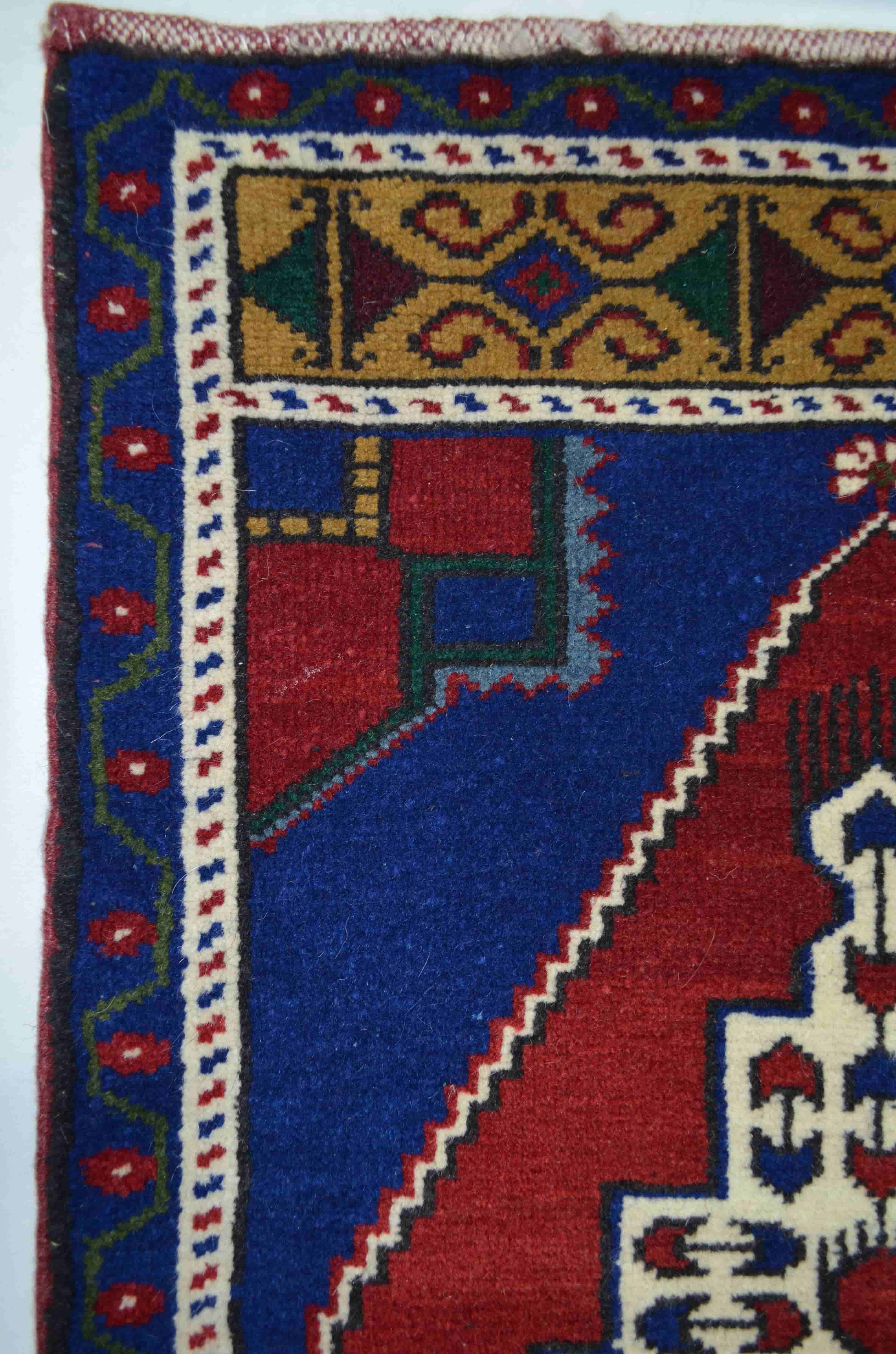 Taşpınar El Dokuma Bordo ve Lacivert Renk Yün Halı 59x98 cm (0,58 m²)