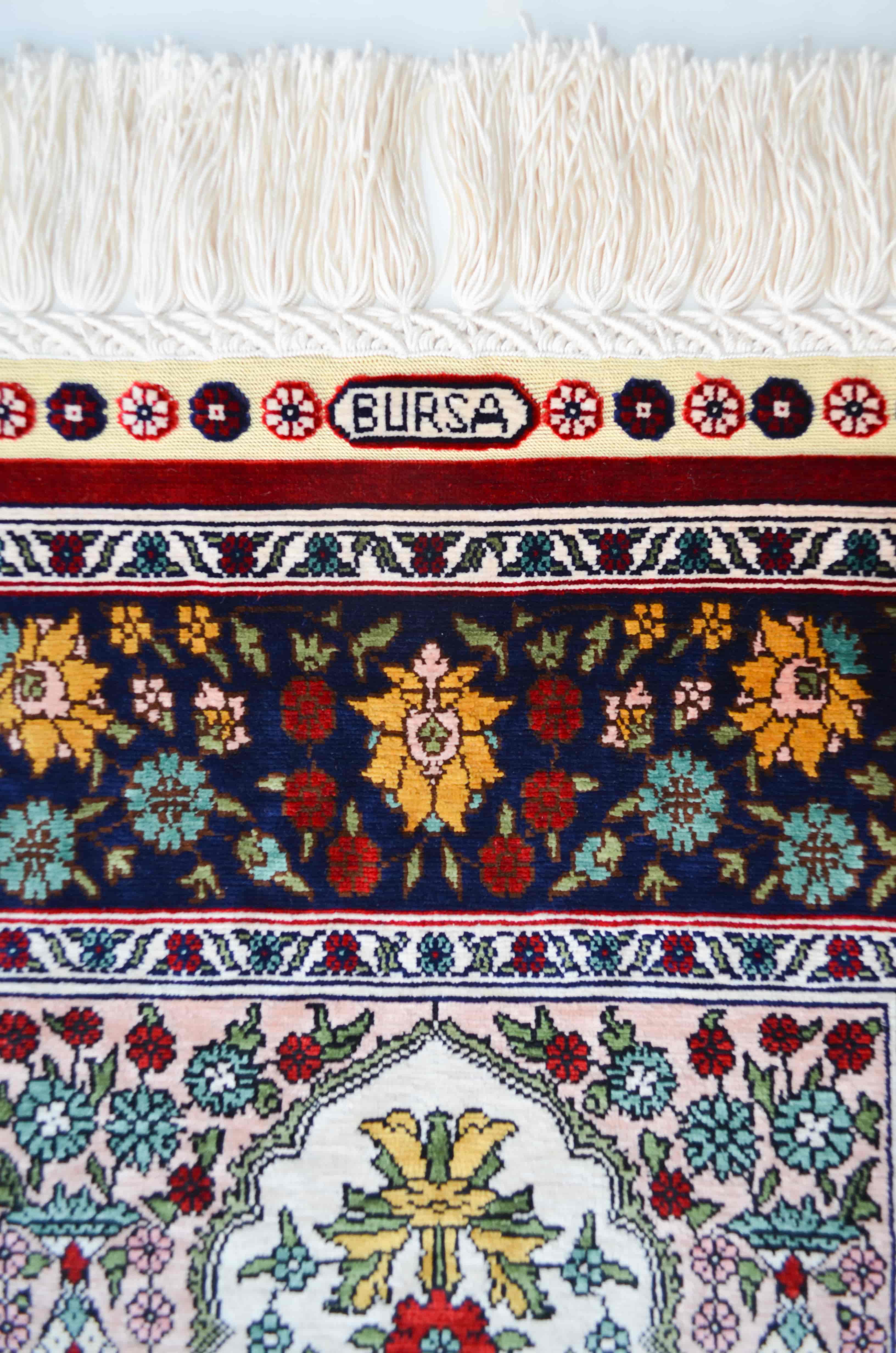 Çeşmi Bülbül Desenli Saf İpek El Dokuma Duvar Halısı (45x78 cm)