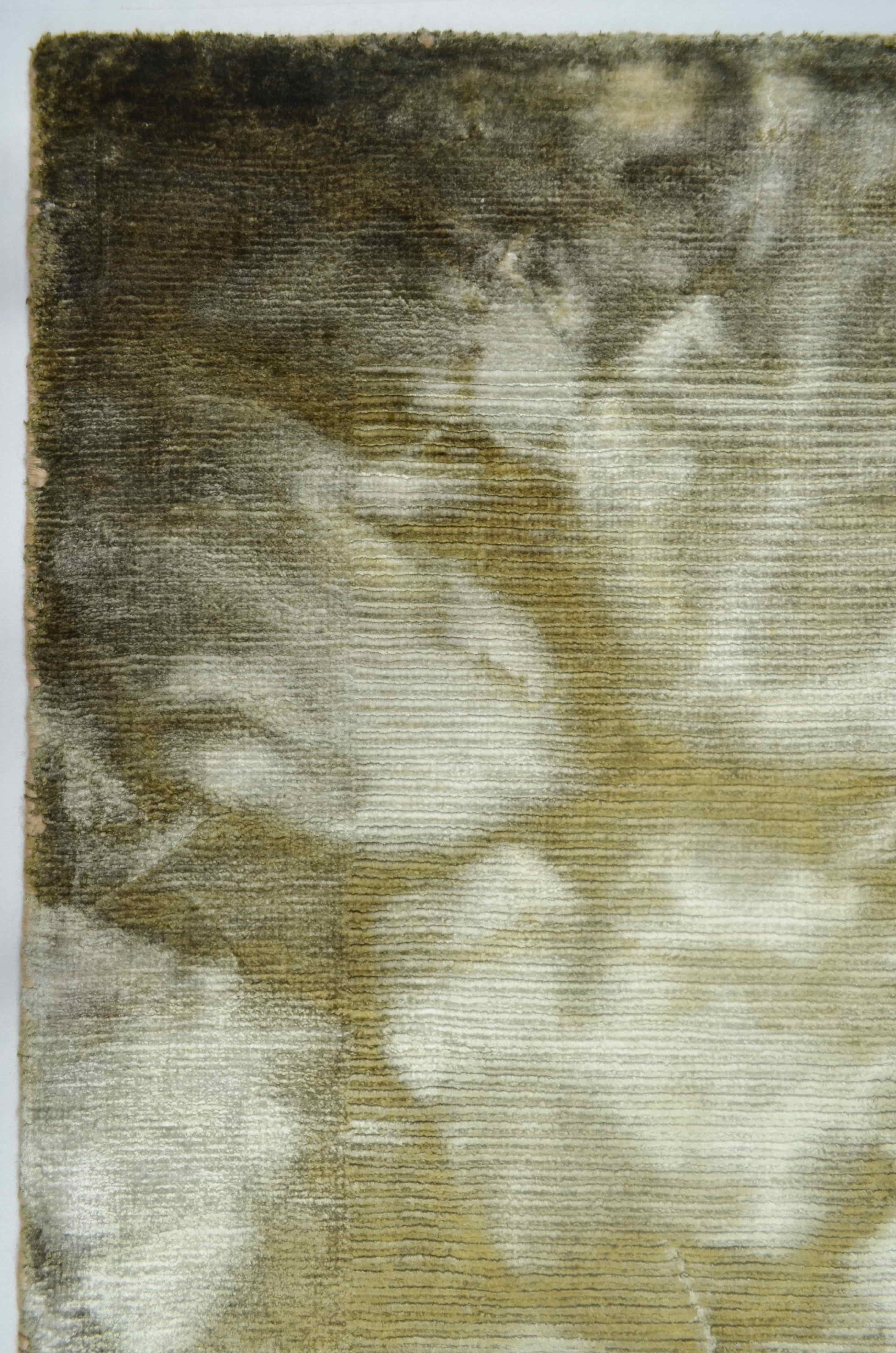 Nüans Haki Renk Ebruli Desenli Parlak Tuşeli El Dokuma Halı 80x150 cm (1.2 m²)