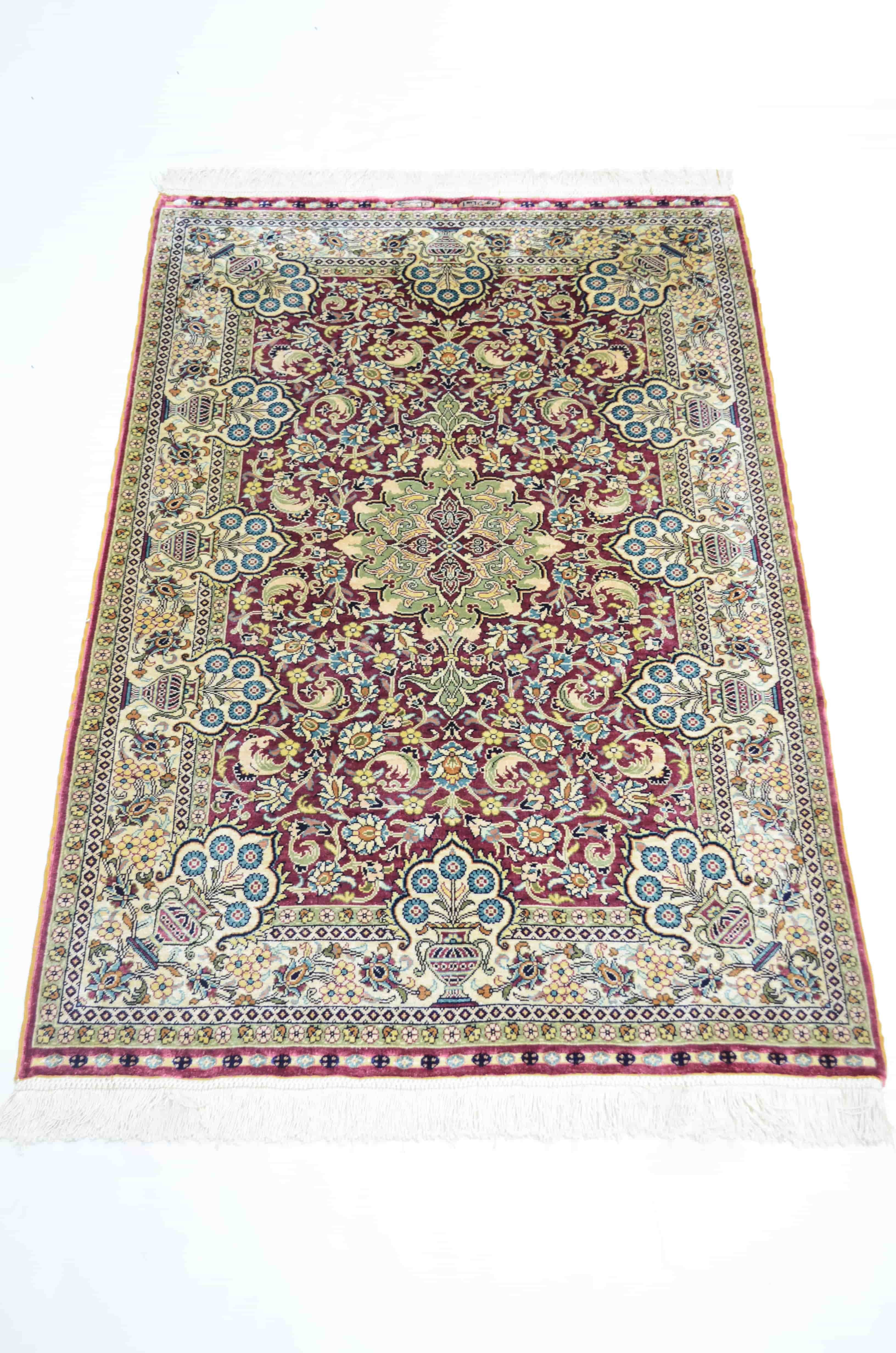 Saf İpekten El Dokuma Bordo Renk Madalyonlu Model Kayseri Halısı 76x110 cm (0.84 m²)