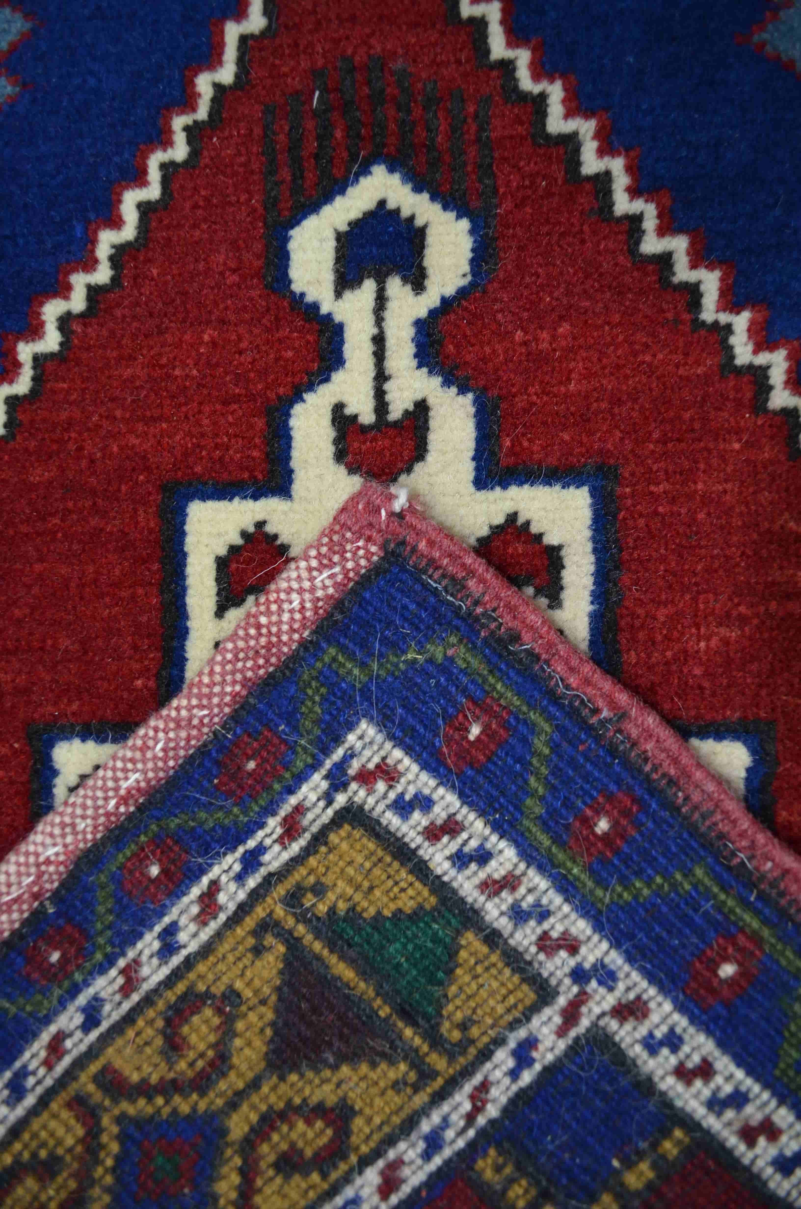 Taşpınar El Dokuma Bordo ve Lacivert Renk Yün Halı 59x98 cm (0,58 m²)