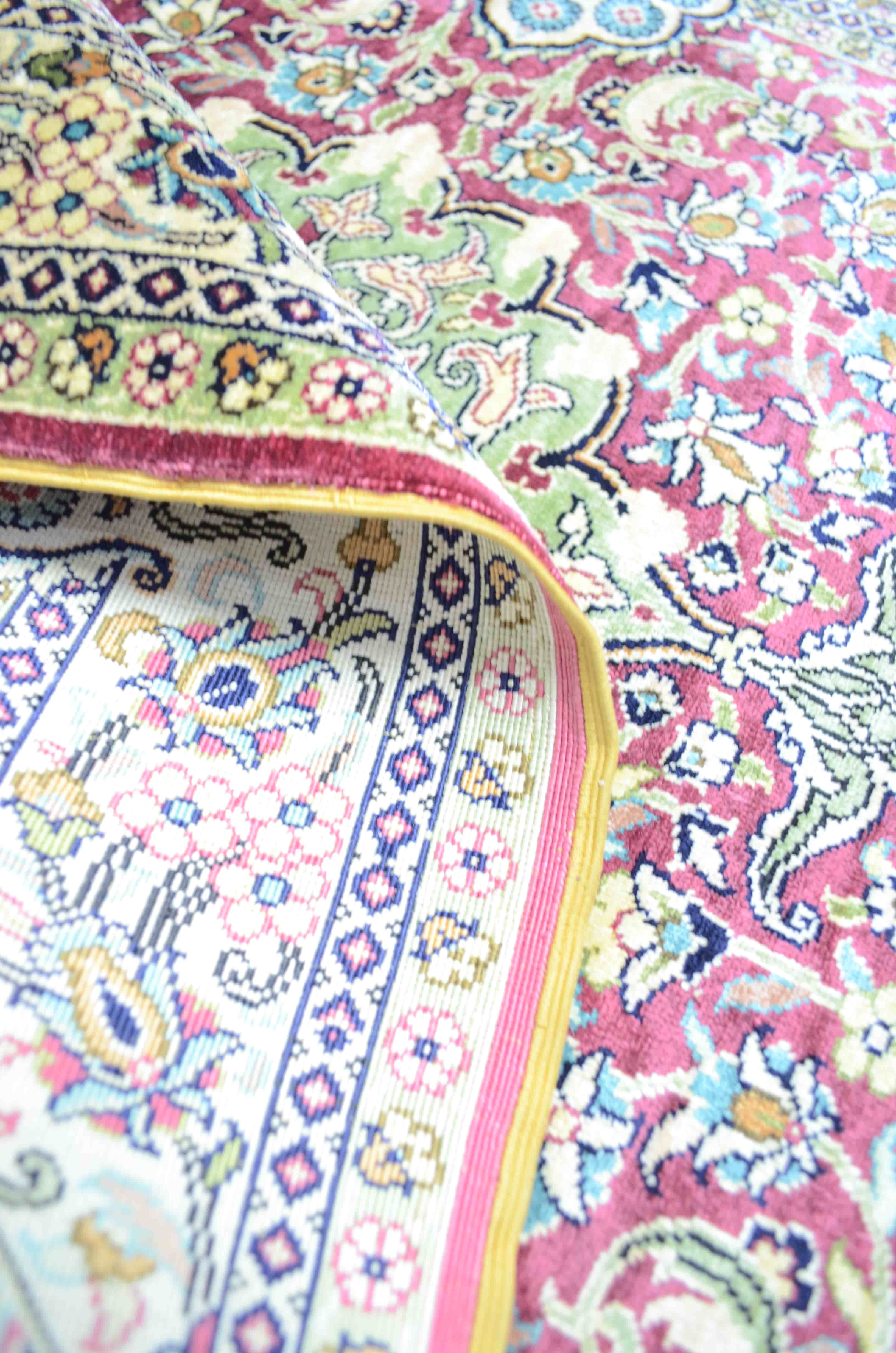 Saf İpekten El Dokuma Bordo Renk Madalyonlu Model Kayseri Halısı 76x110 cm (0.84 m²)