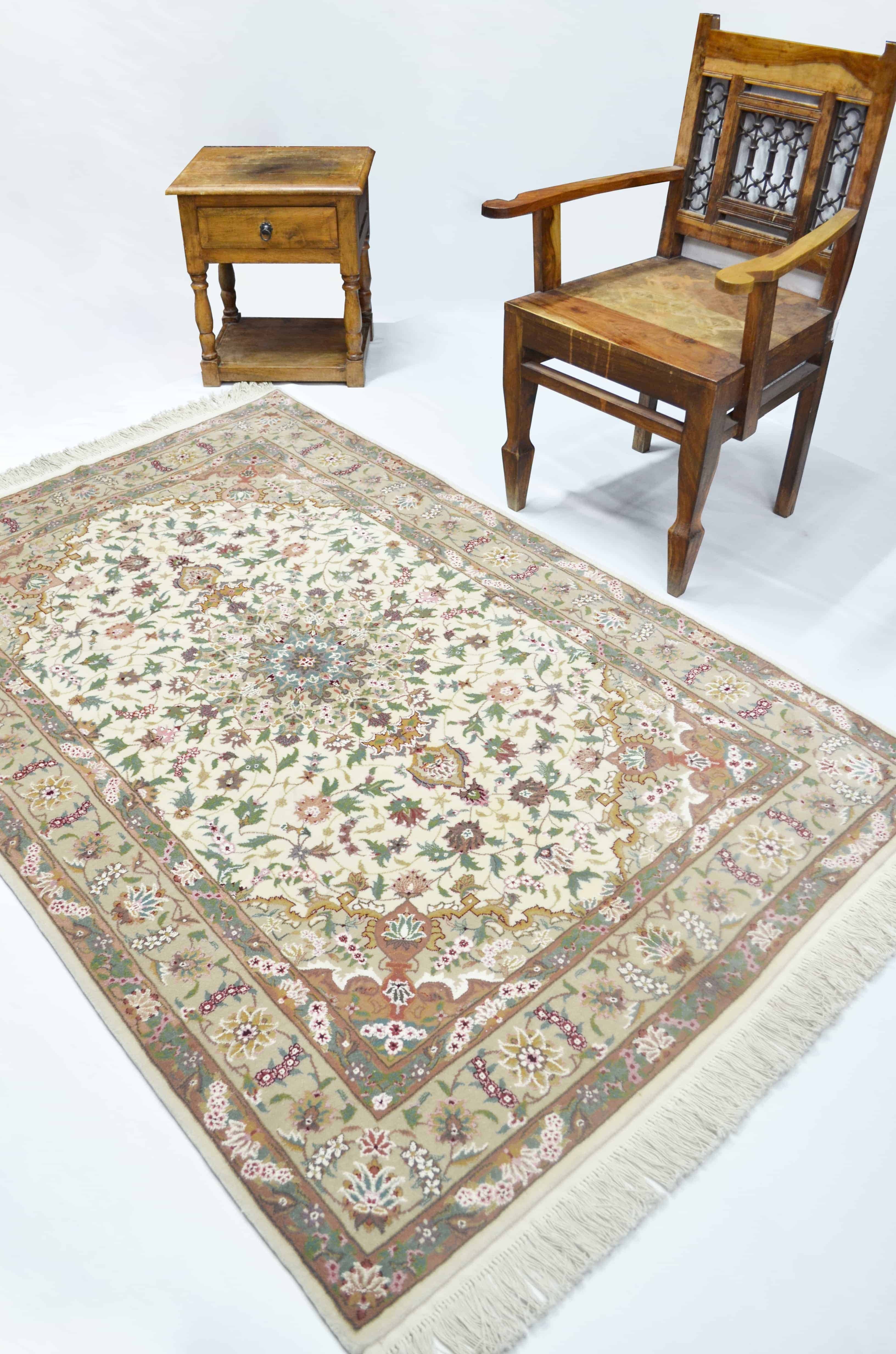 İran İsfahan El Dokuma Krem ve Bej Renk Yün ve İpek Halı 123x185 cm (2.28 m²)