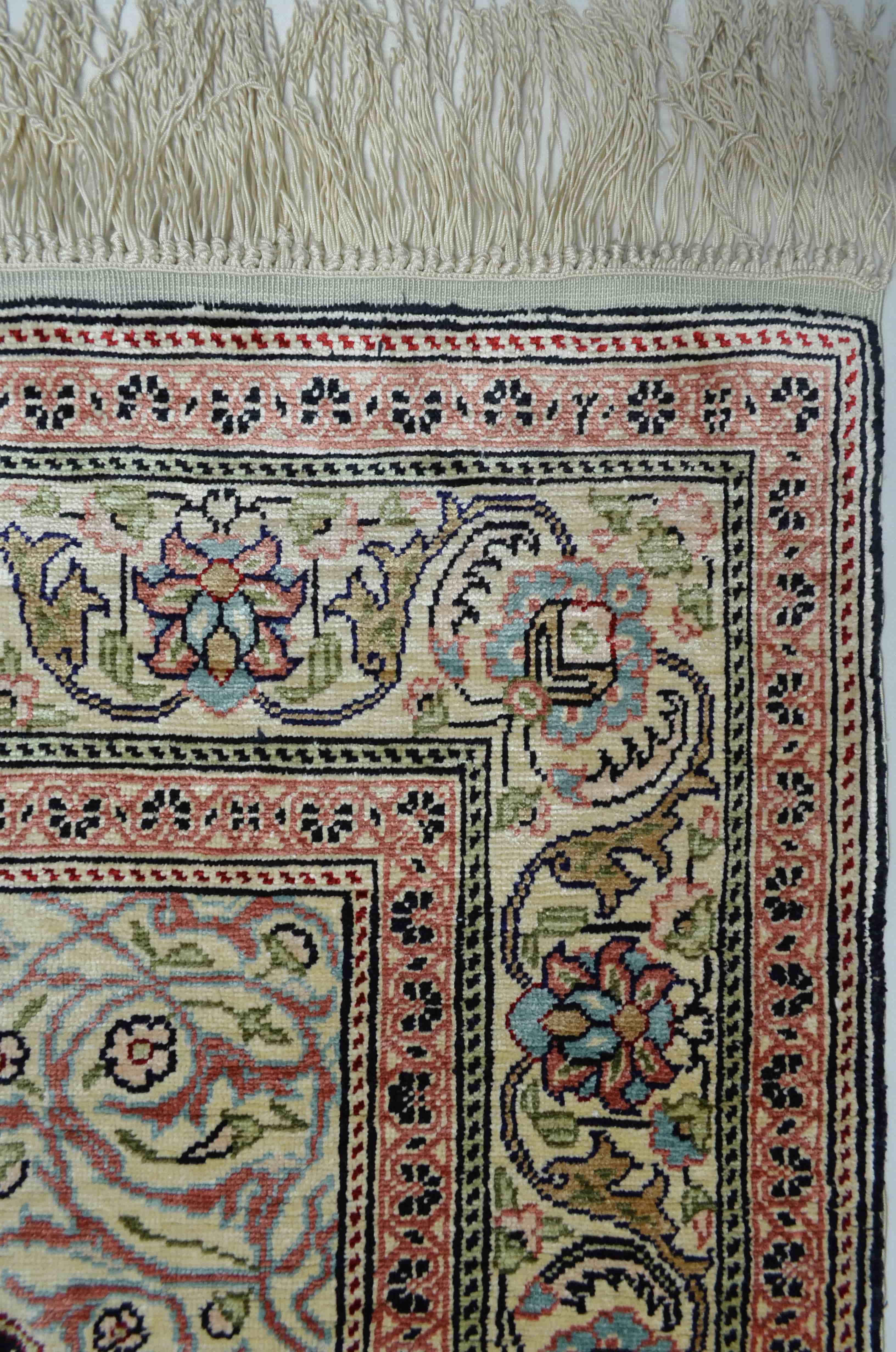 Saf İpekten El Dokuma Mihraplı Namazlık Kayseri Halısı 74x125 cm (0.92 m²)