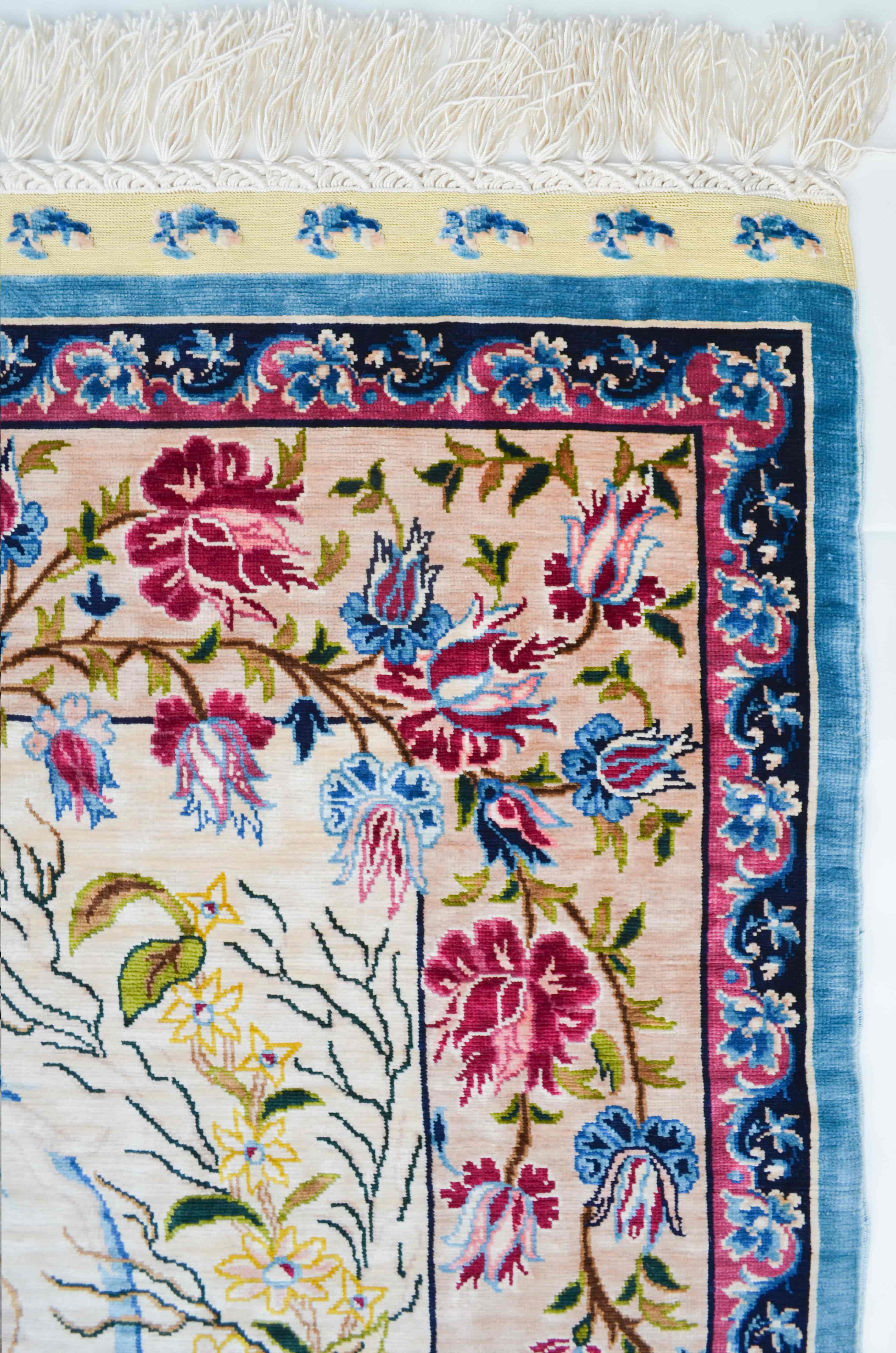 Dans Eden Kız Motifli Saf İpek El Dokuma Duvar Halısı (60x90 cm)