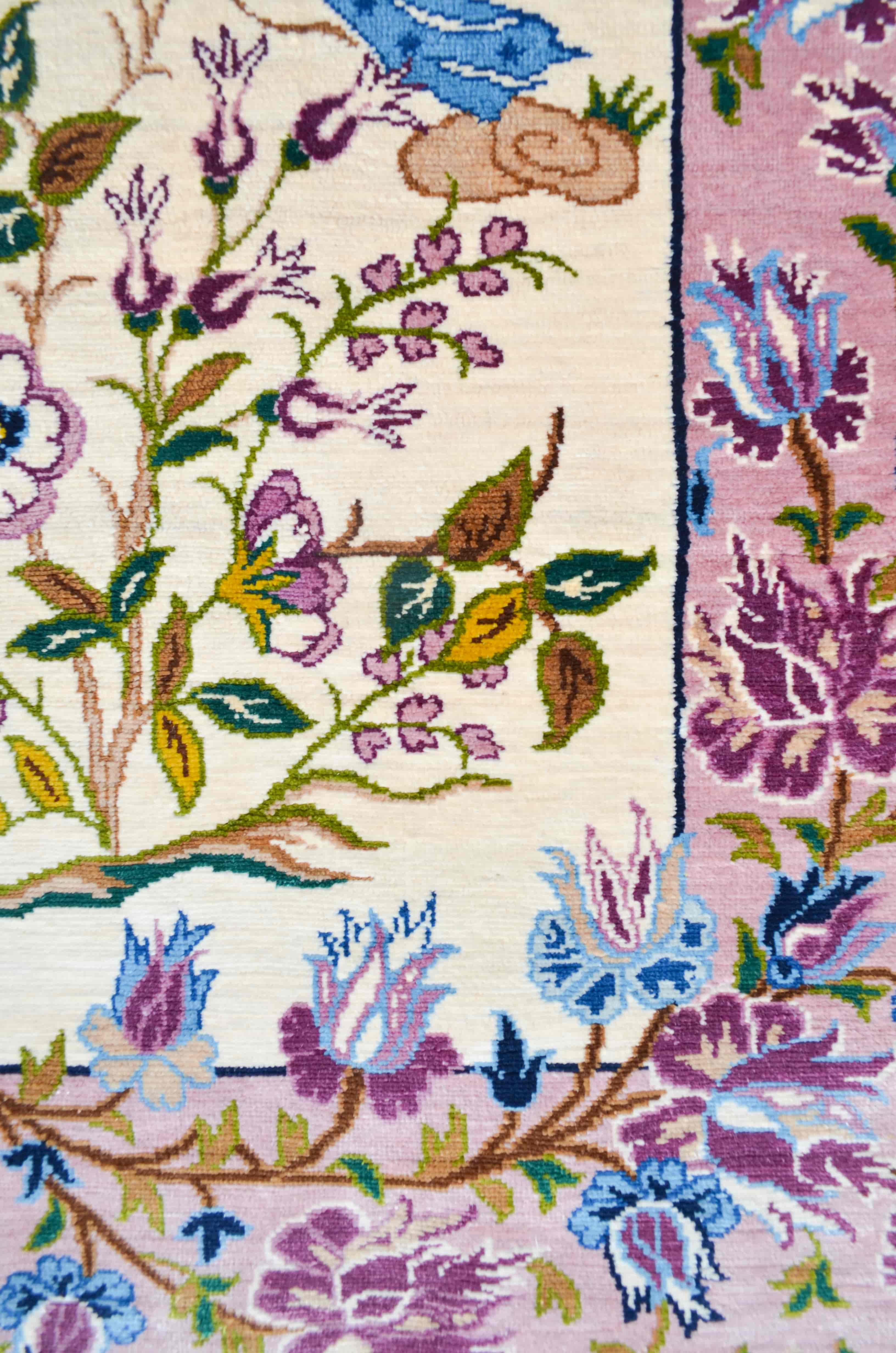 Dans Eden Kız Motifli Saf İpek El Dokuma Duvar Halısı (64x90 cm)