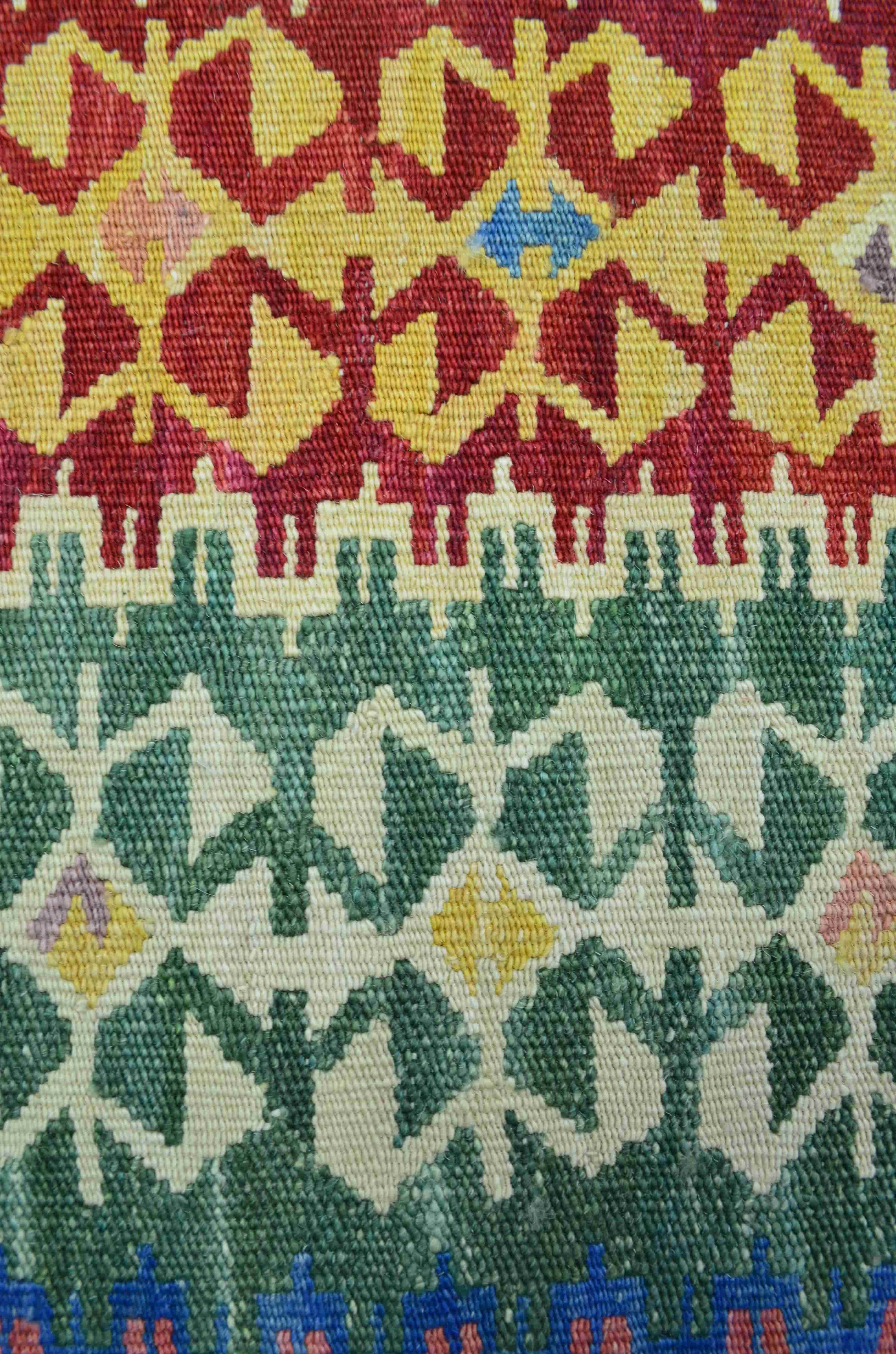 El Dokuma Renkli Kirmen Yünü ve Doğal Kök Boya Kilim 120x180 cm (2.16 m²)