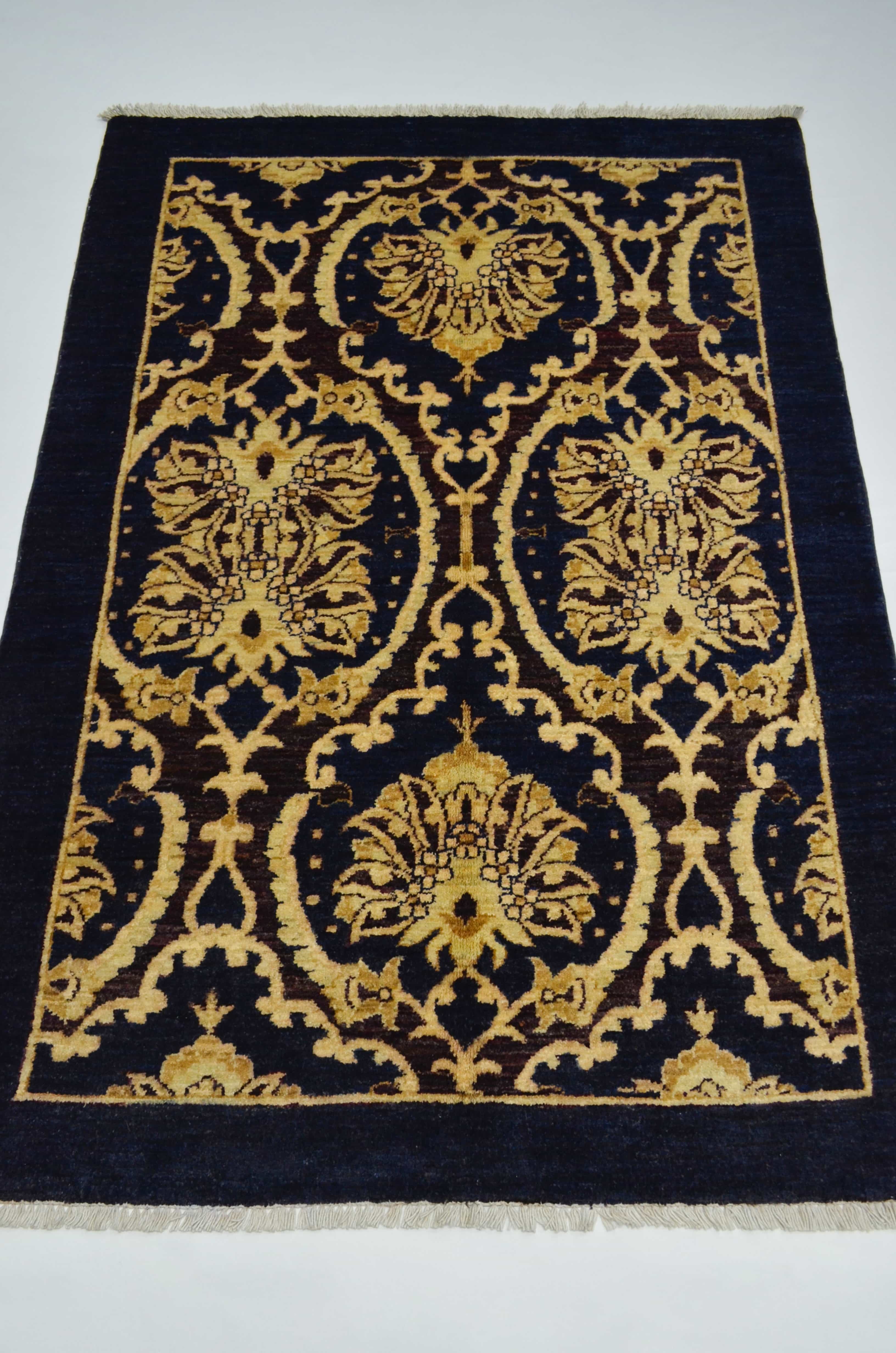 Uşak Ziegler El Dokuma Halı Siyah ve Altın Rengi 105x149 cm (1.56 m²)