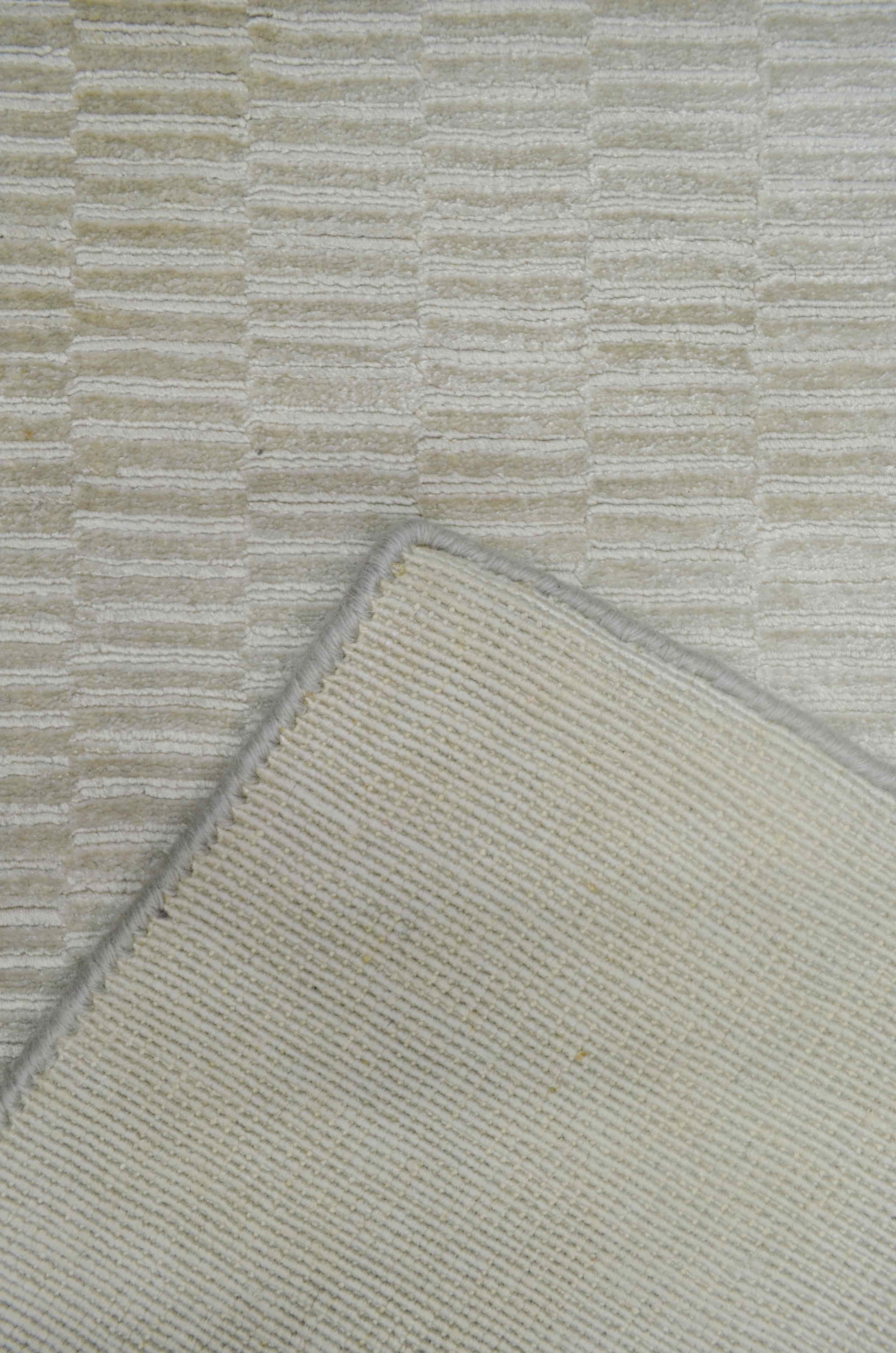 Nüans Gümüş Renk İpek Görünümlü Viskoz Modern El Dokuma Halı 80x150 cm (1.2 m²)