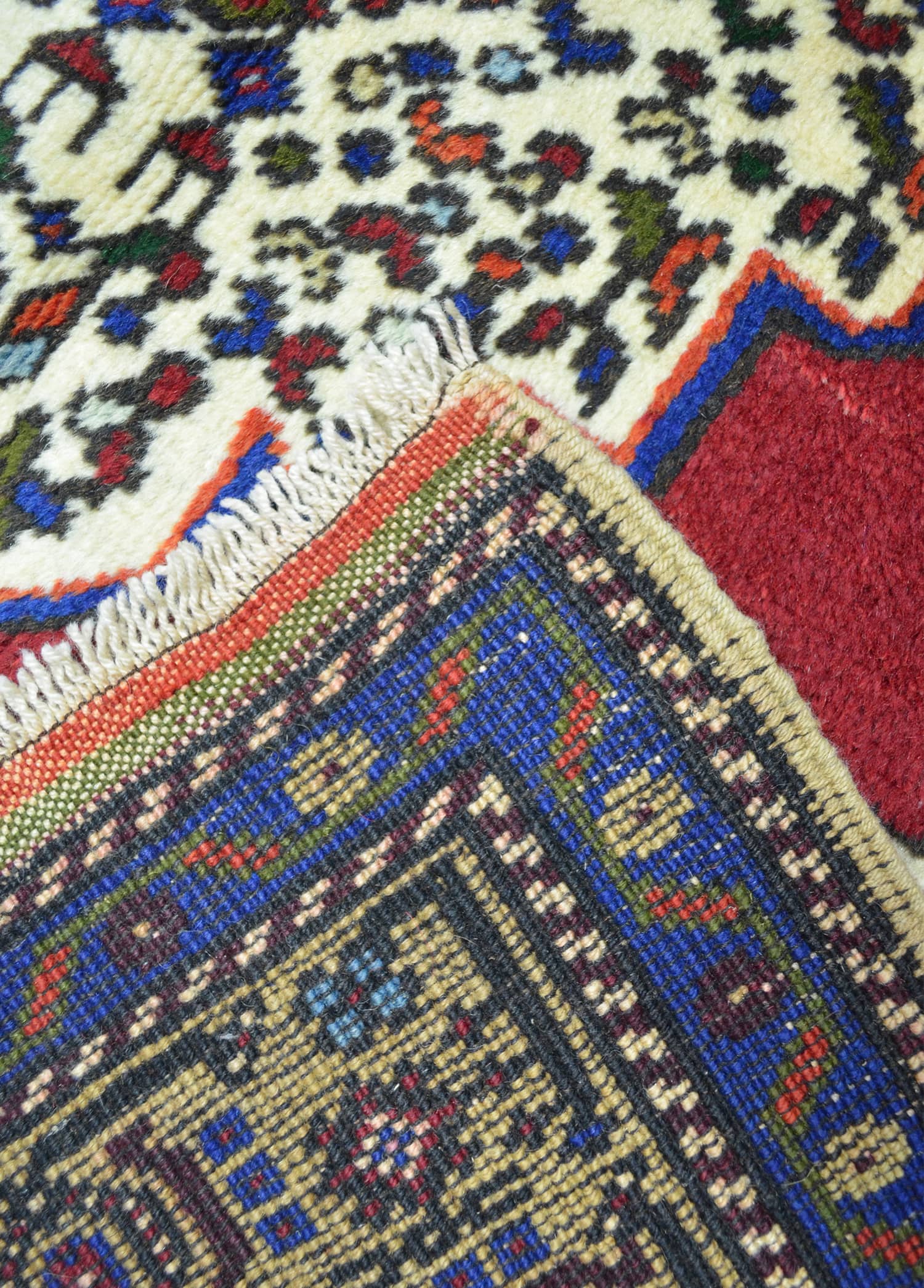 Taşpınar El Dokuma Madalyonlu Halı 126x201 cm (2.53 m²)