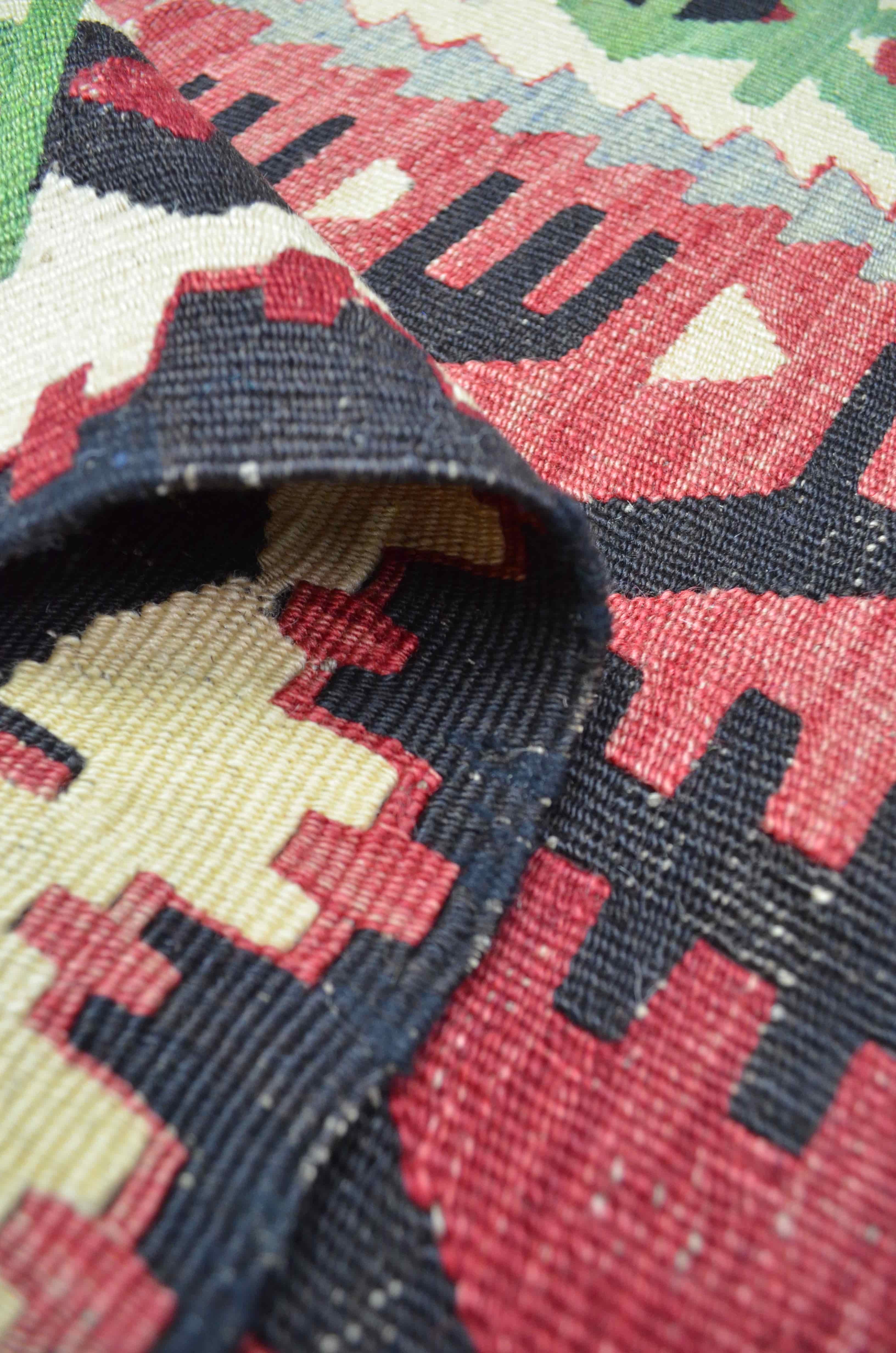 Uşak El Dokuma Hayat Ağacı Desenli Kırmızı ve Yeşil Renk Yün Kilim 71x93 cm (0,66 m²)
