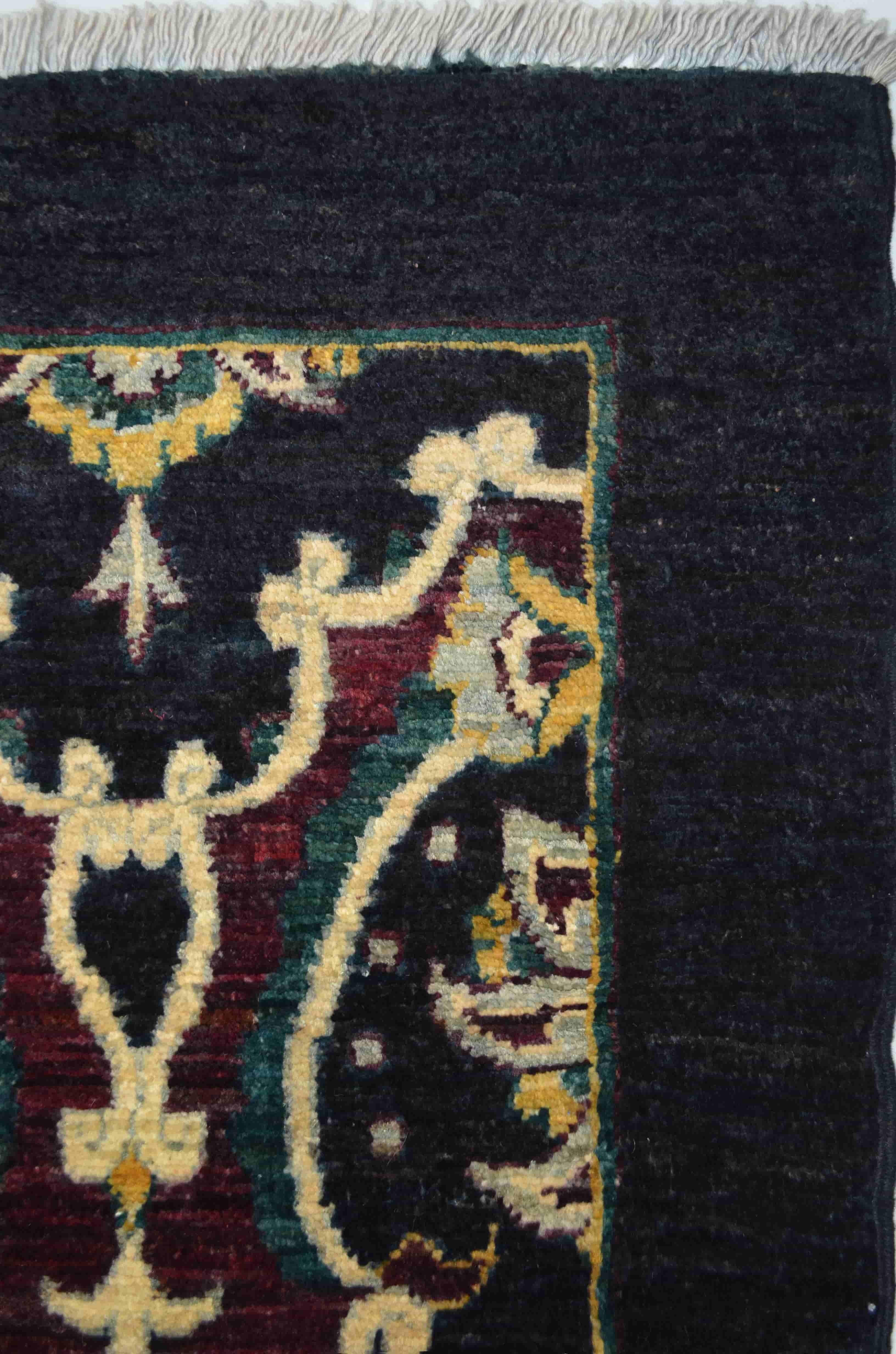 Uşak Ziegler El Dokuma Halı Siyah, Bordo ve Yeşil Renk 104x153 cm (1.59 m²)