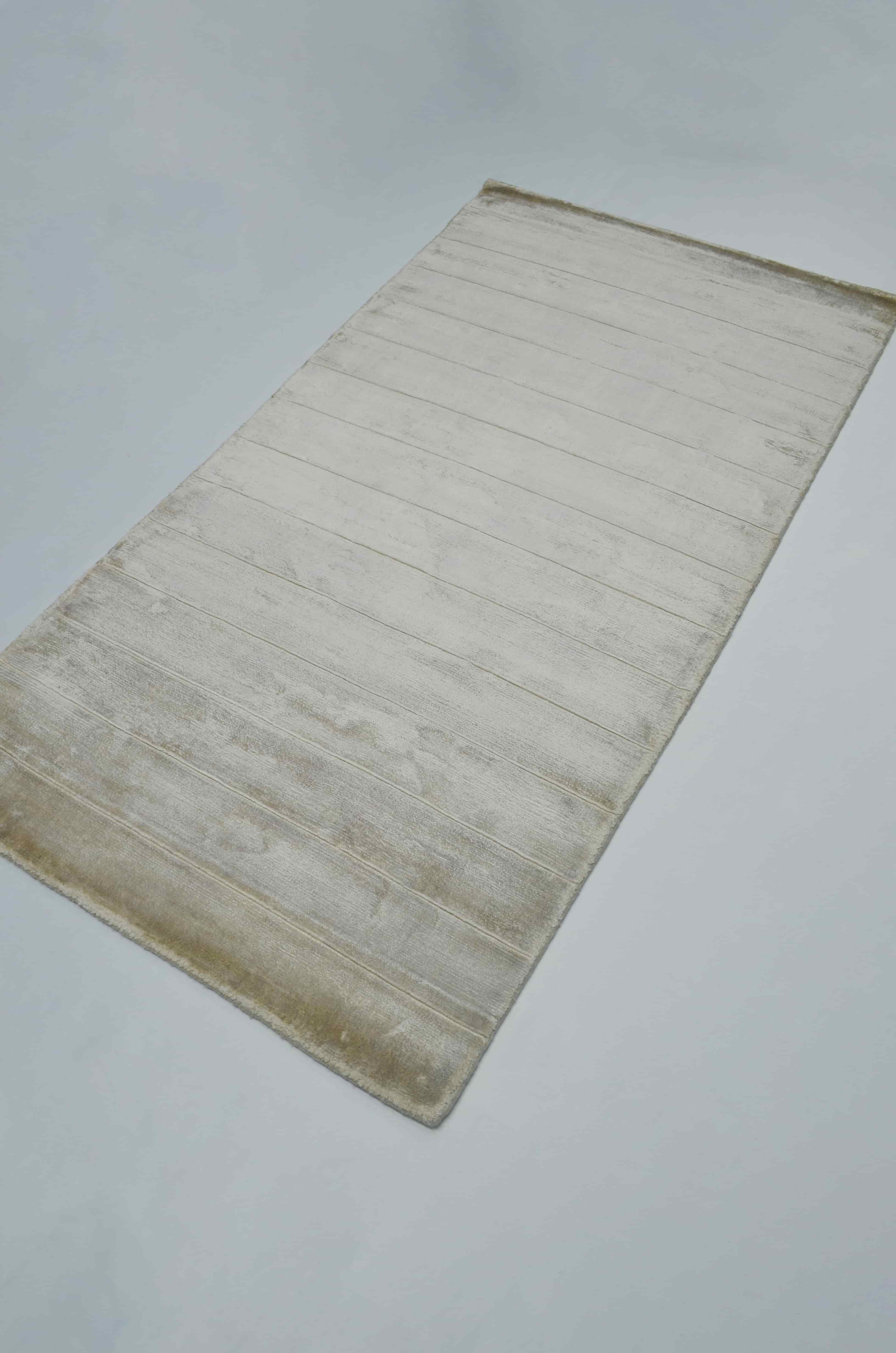 Nüans Gümüş Renk İpek Görünümlü Viskoz Modern El Dokuma Halı 80x150 cm (1.2 m²)