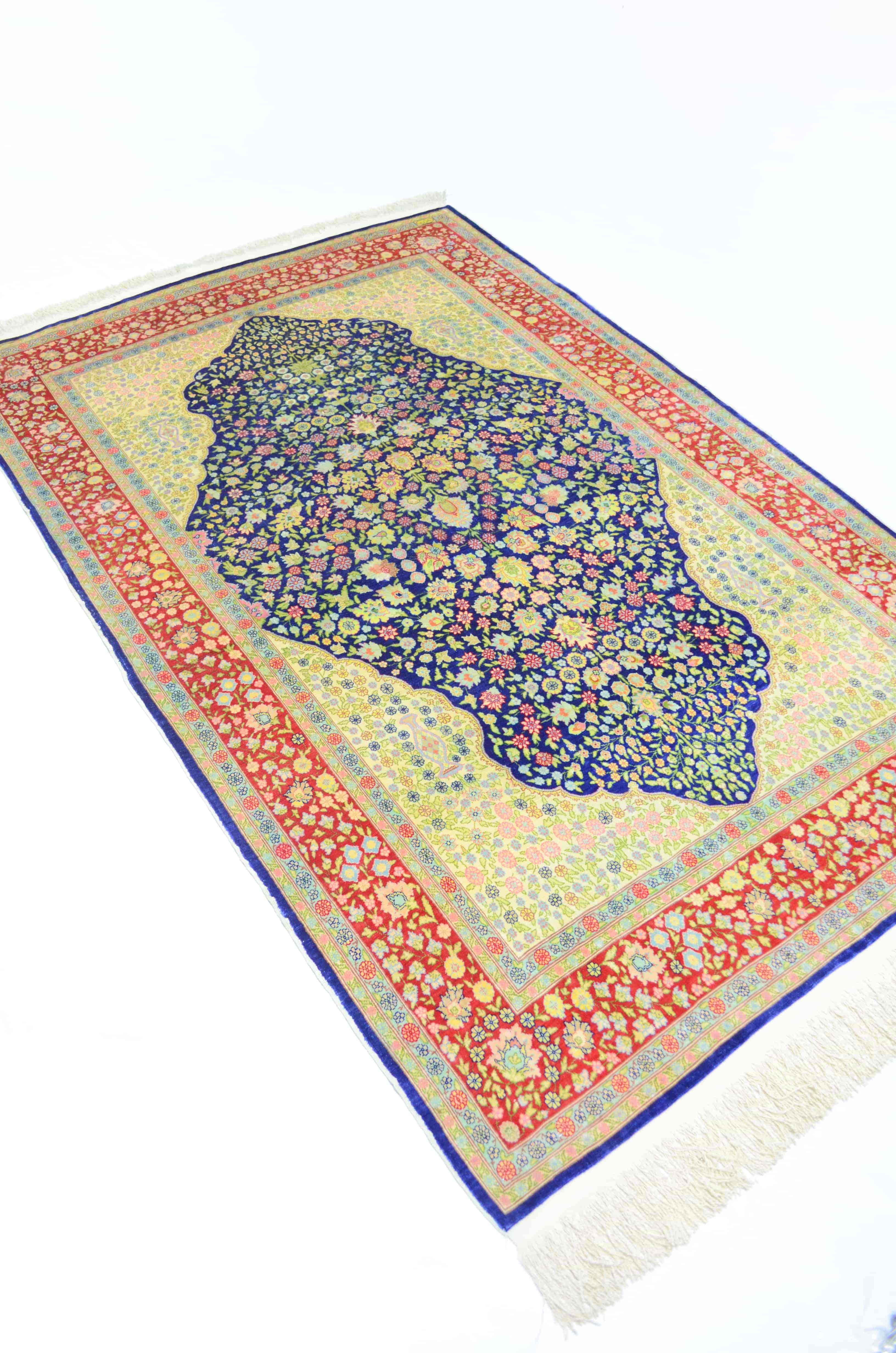 Saf İpekten El Dokuma Çeşmi Bülbül Desenli Hereke Halısı 108x164 cm (1.77 m²)
