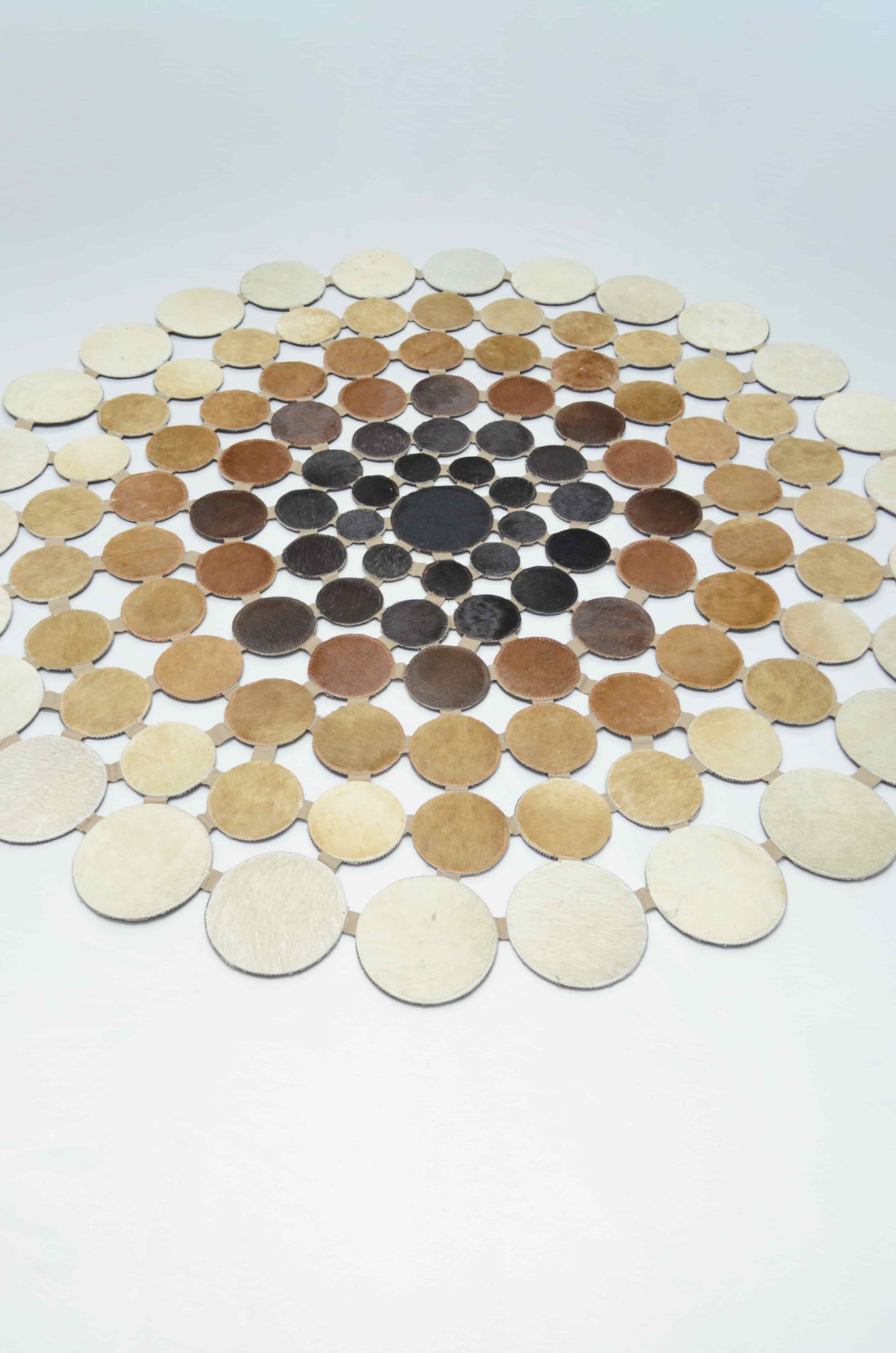 Krem ve Kahverengi Ombre Geçişli Yuvarlak Deri Patchwork Halı 150x150 cm (2,25 m²)