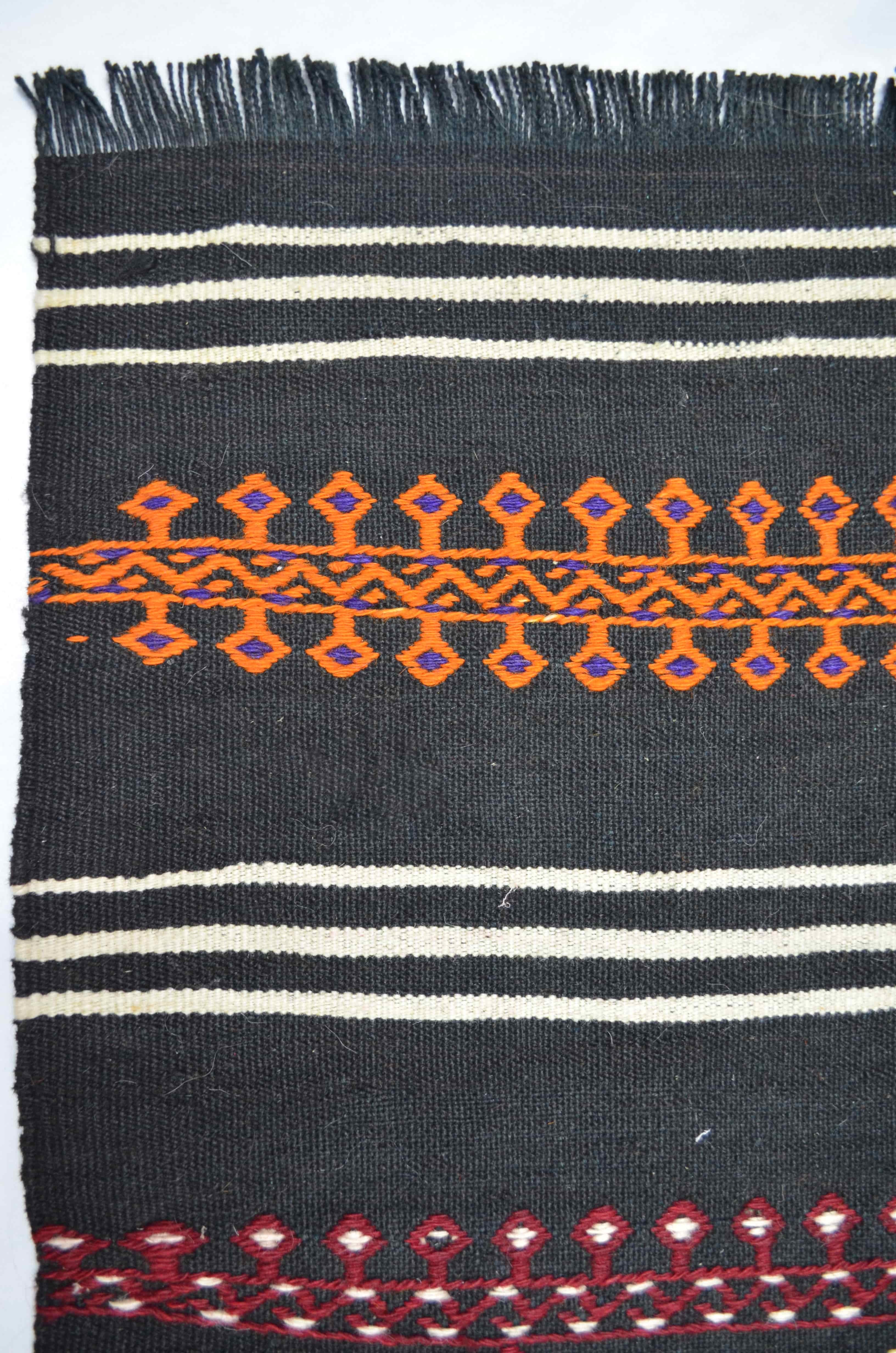Yünden El Dokuma Siyah Renk Antika Kilim 58x112 cm (0,65 m²)