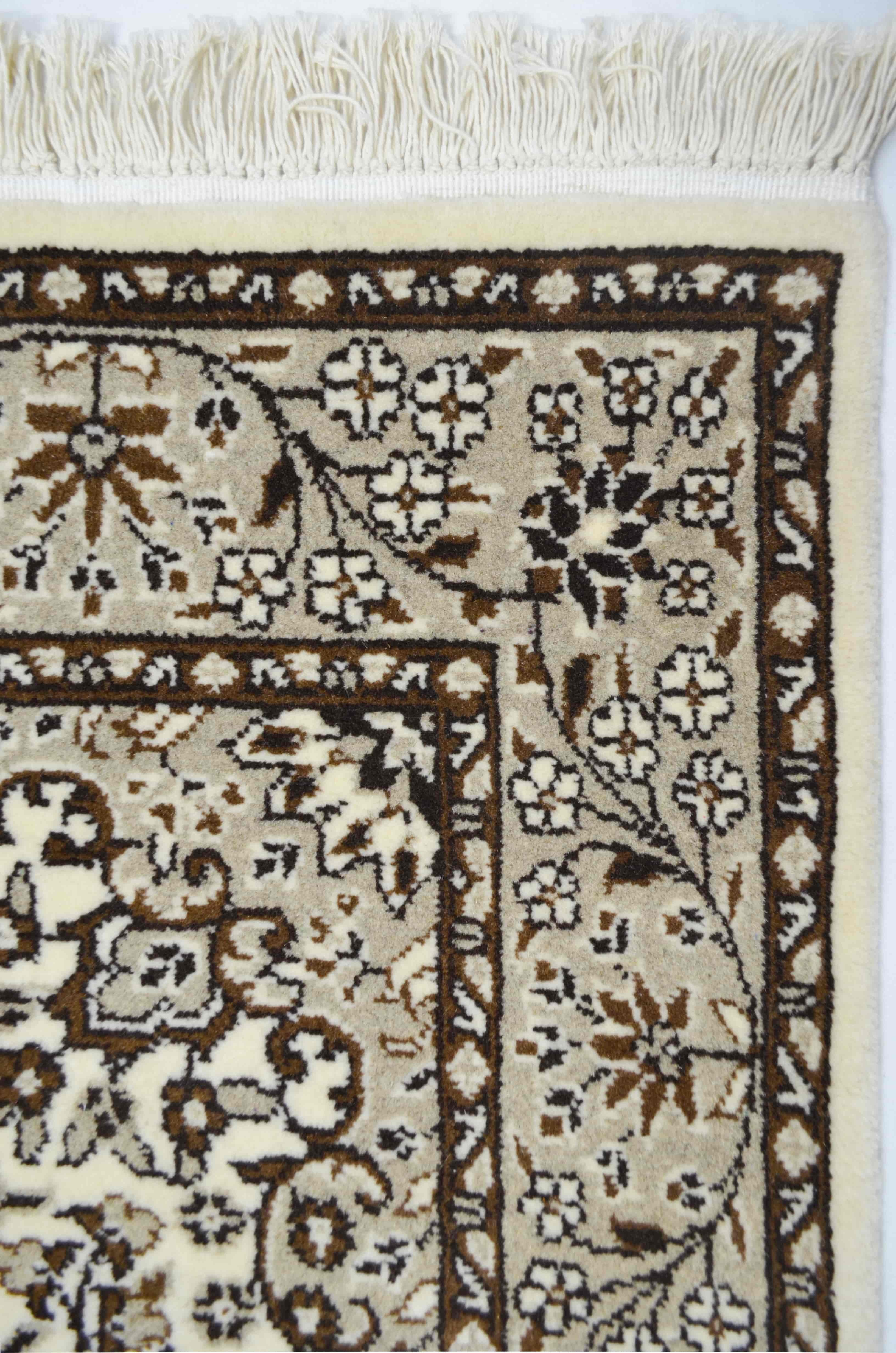 İran El Dokuma Madalyon Desenli Bej ve Kahverengi Yün Halı 100x100 cm (1 m²)