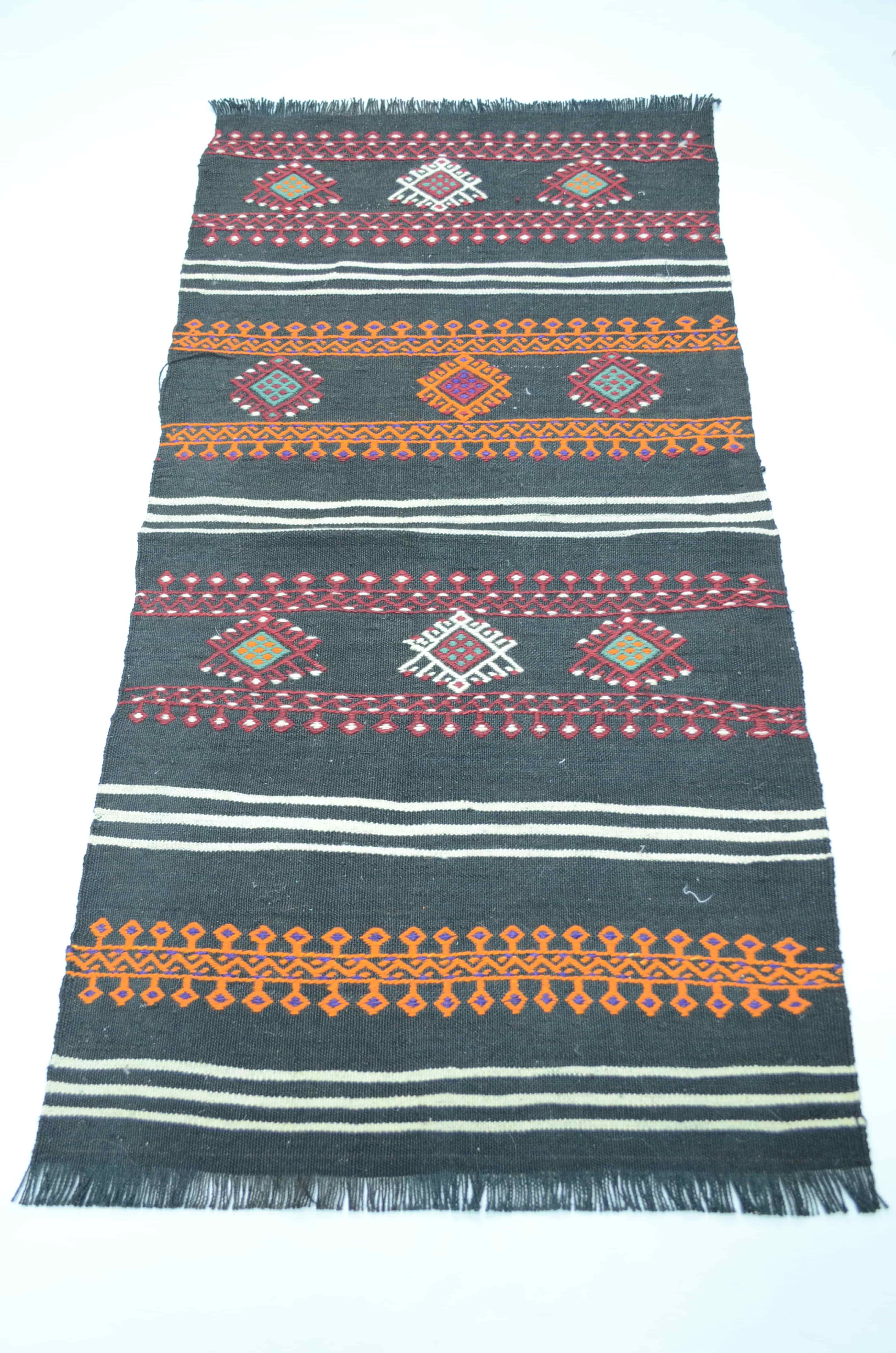 Yünden El Dokuma Siyah Renk Antika Kilim 58x112 cm (0,65 m²)