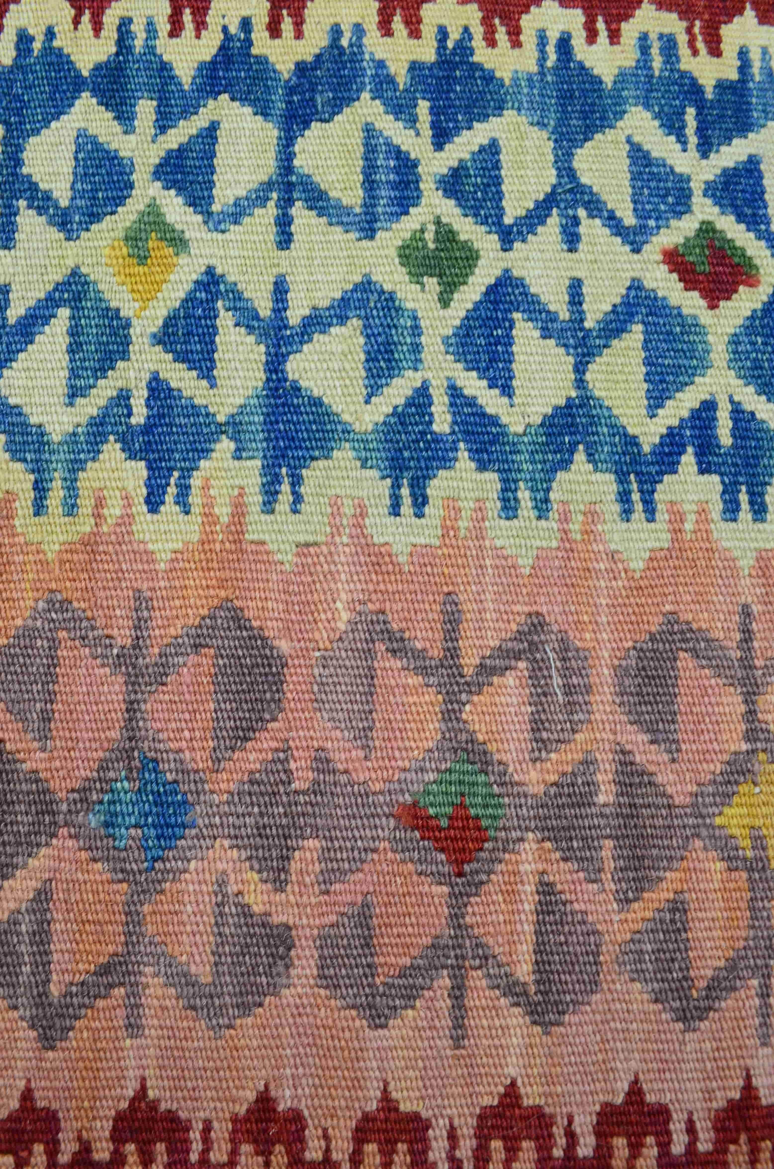 El Dokuma Renkli Kirmen Yünü ve Doğal Kök Boya Kilim 120x180 cm (2.16 m²)