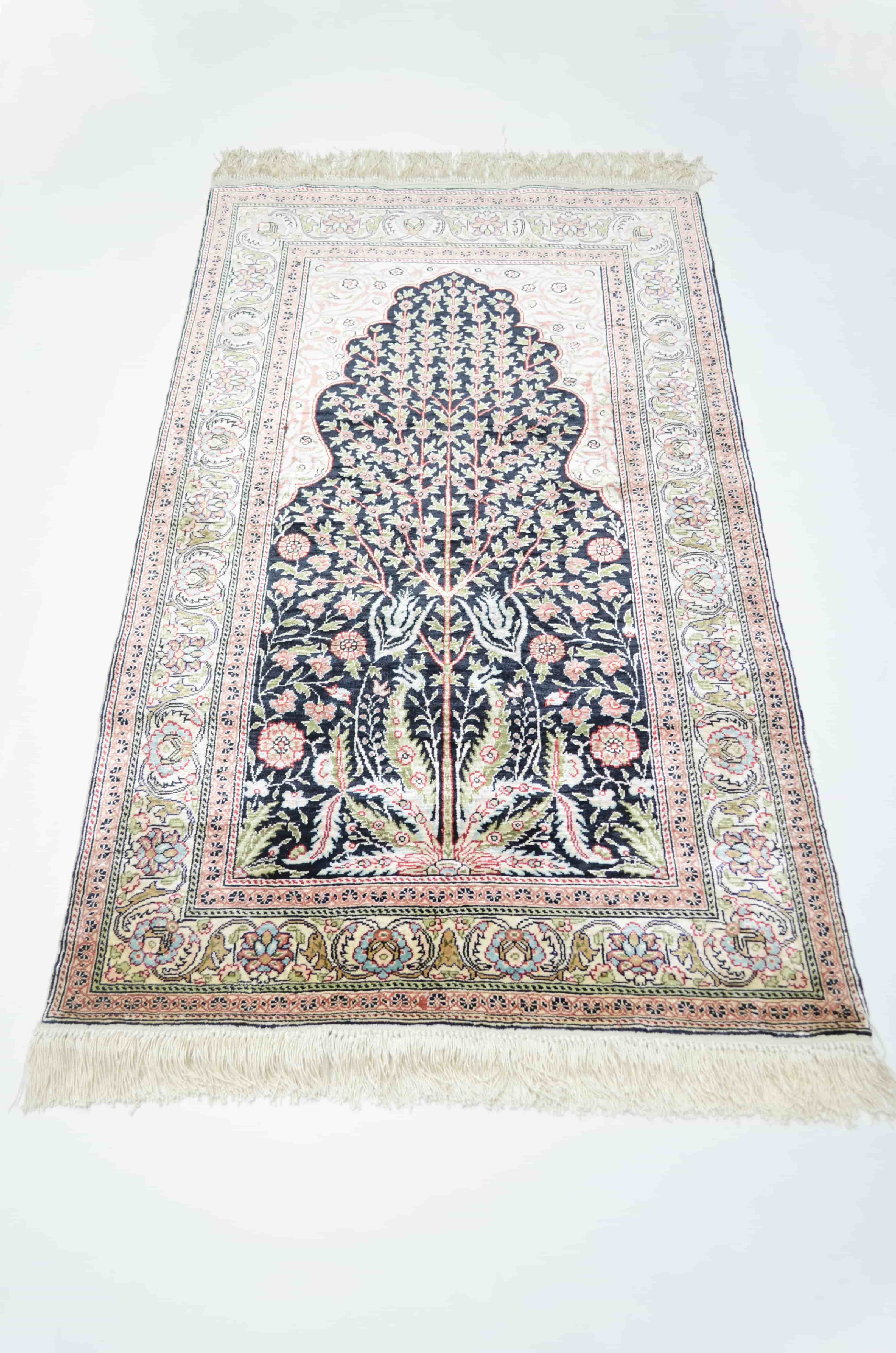 Saf İpekten El Dokuma Mihraplı Namazlık Kayseri Halısı 74x125 cm (0.92 m²)