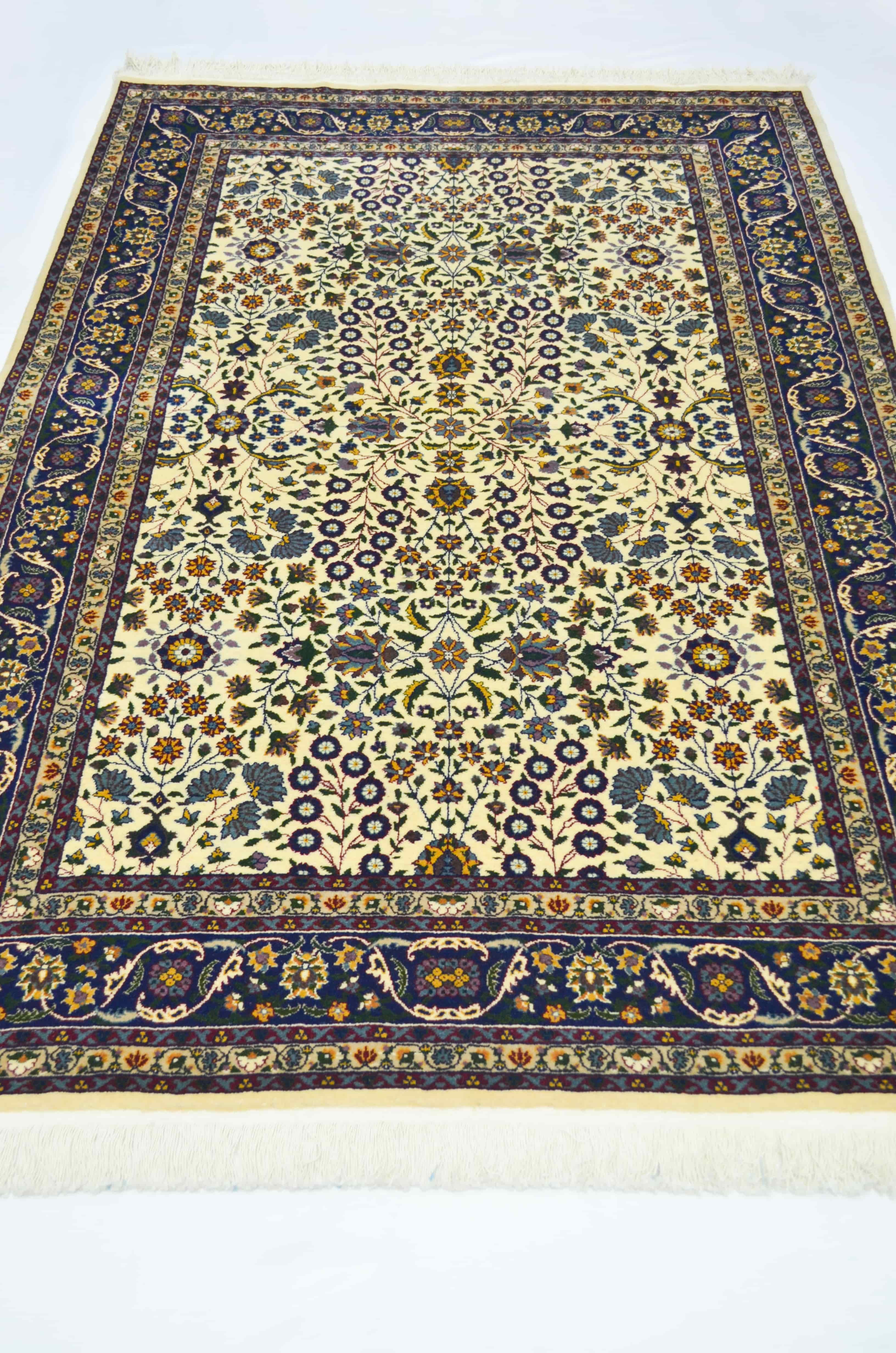 Yedi Dağın Çiçeği Desenli Krem Renk El Dokuma Hereke Halısı 140x195 cm (2.73 m²)