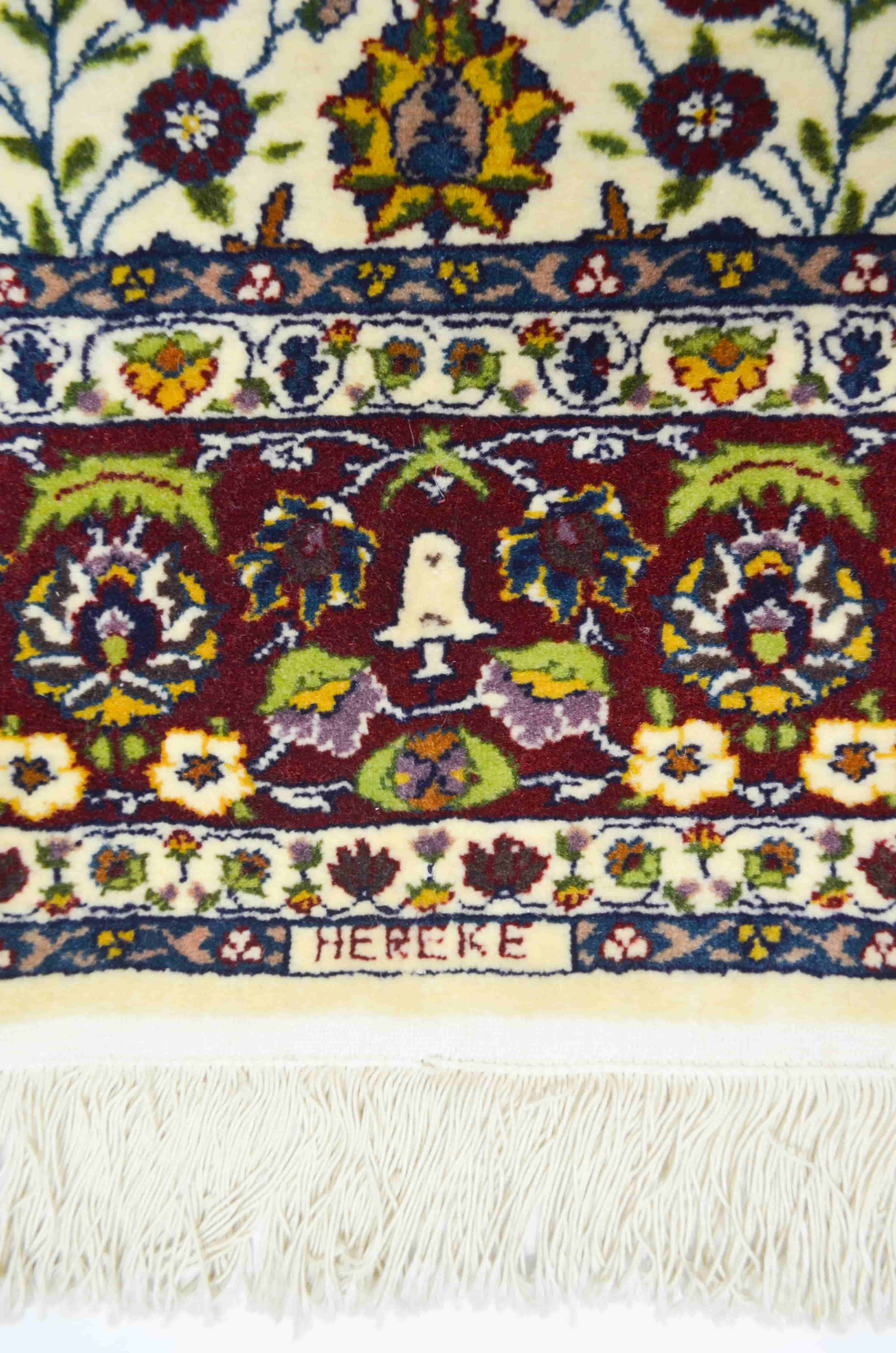 Yedi Dağın Çiçeği Desenli Krem Renk El Dokuma Hereke Halısı 145x175 cm (2.54 m²)