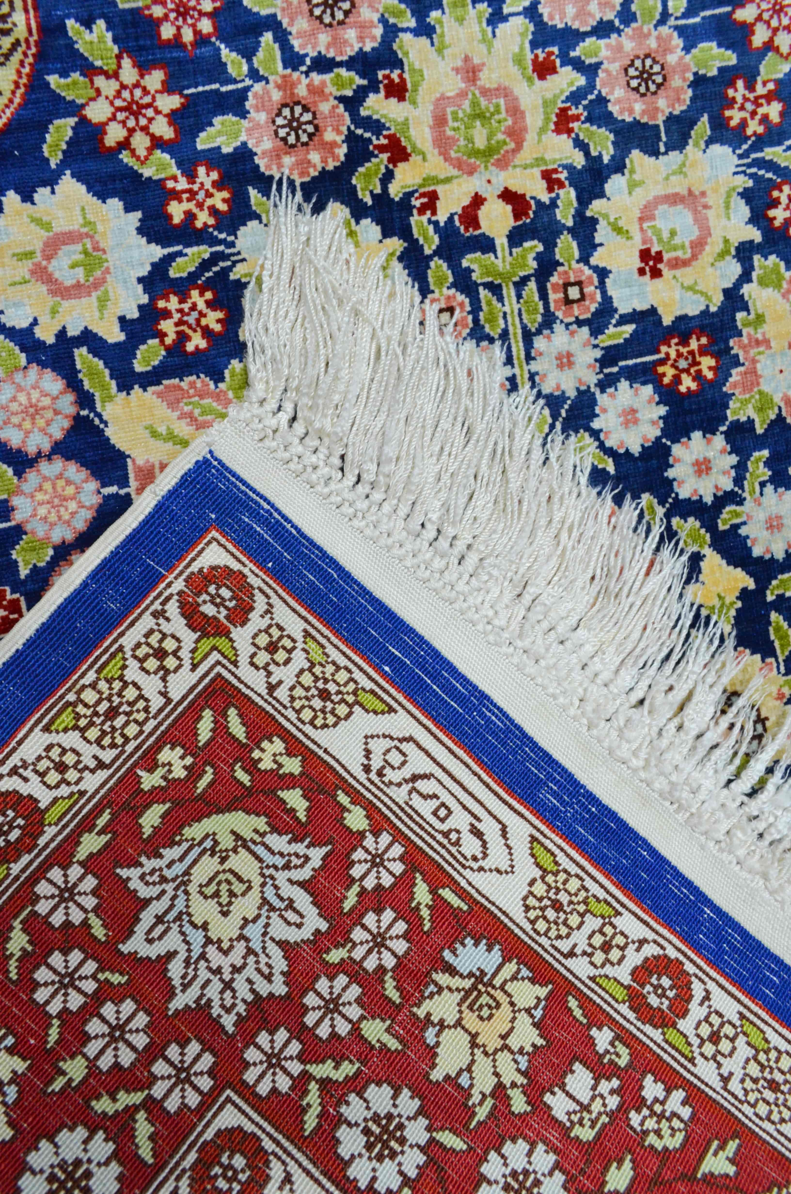 Saf İpekten El Dokuma Çeşmi Bülbül Desenli Hereke Halısı 85x124 cm (1.05 m²)