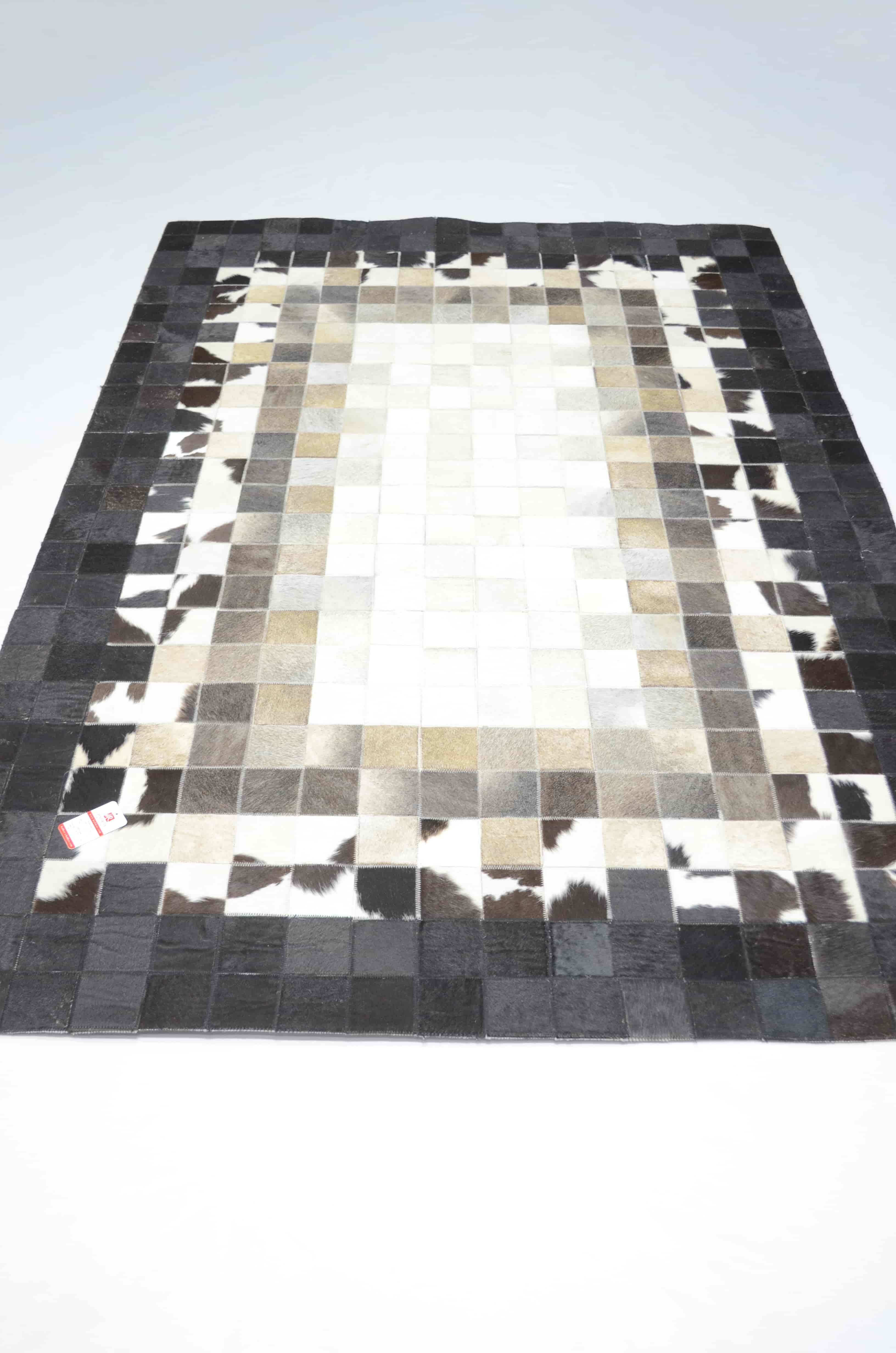 Beyaz ve Siyah Renk Ombre Geçişli Deri Patchwork Halı 120x180 cm (2,16 m²)
