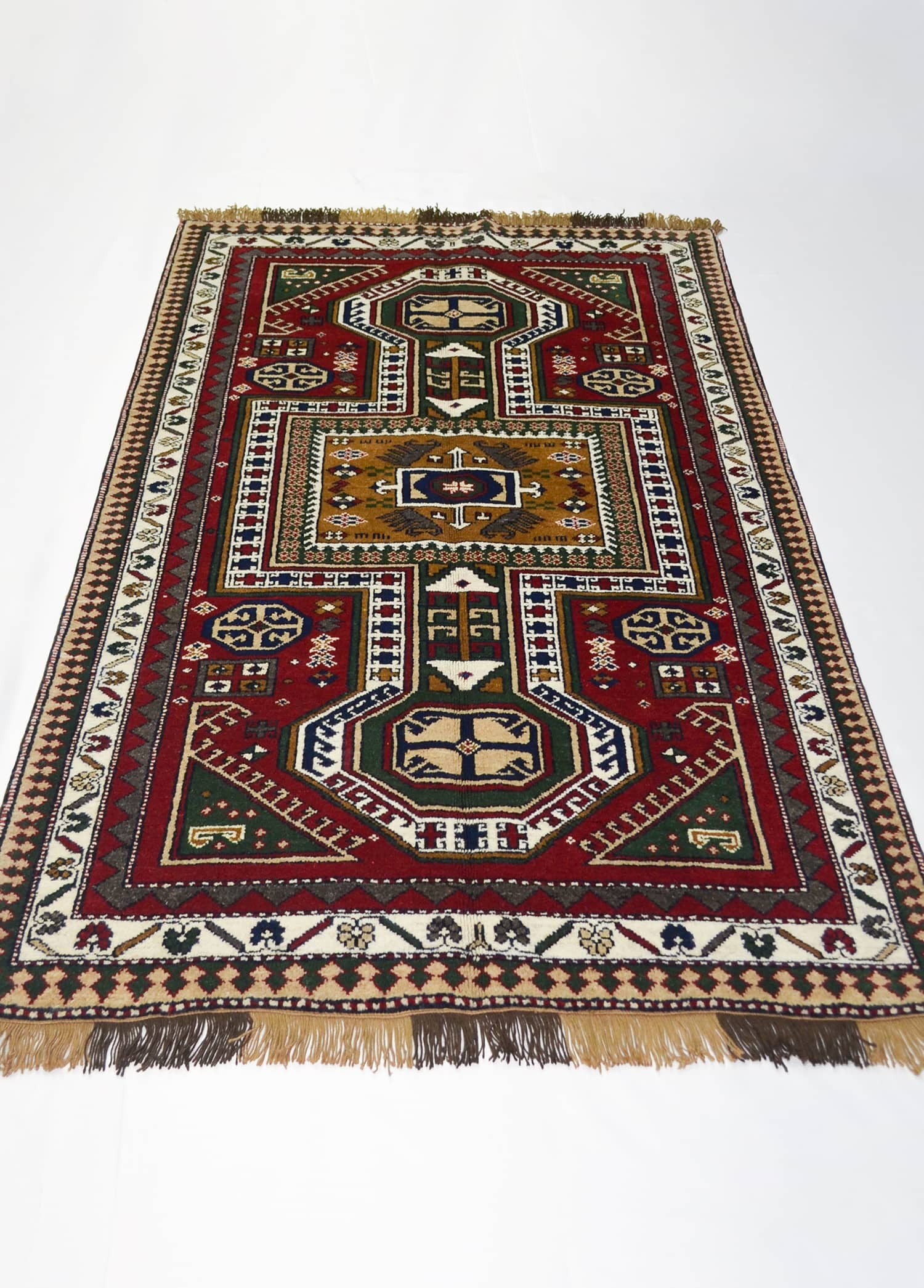 El Dokuma Gelenksel Kars Halısı 123x186 cm (2.29 m²)