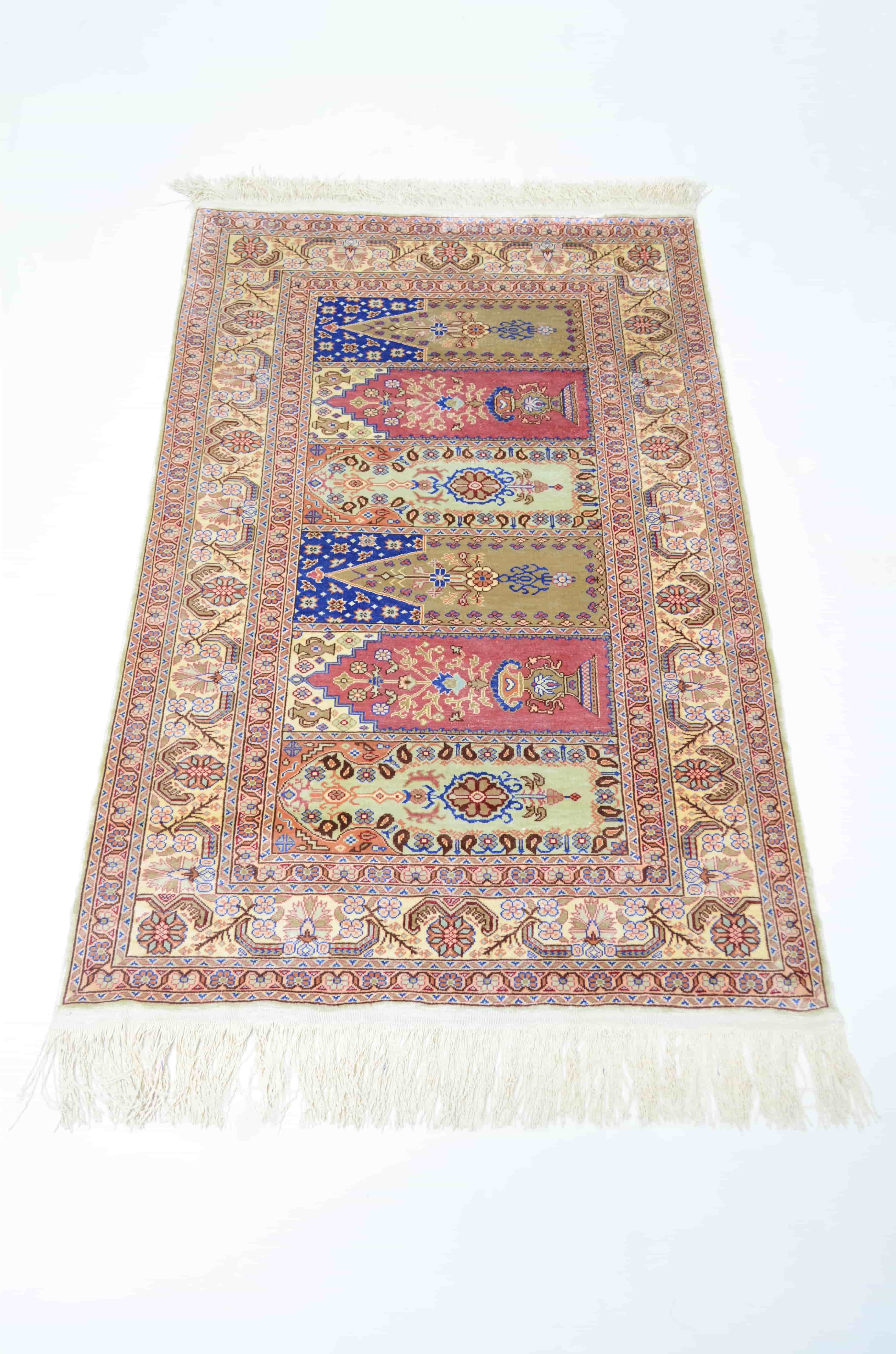 Saf İpekten El Dokuma Mihraplı Aile Namazlığı Kayseri Halısı 72x109 cm (0.79 m²)