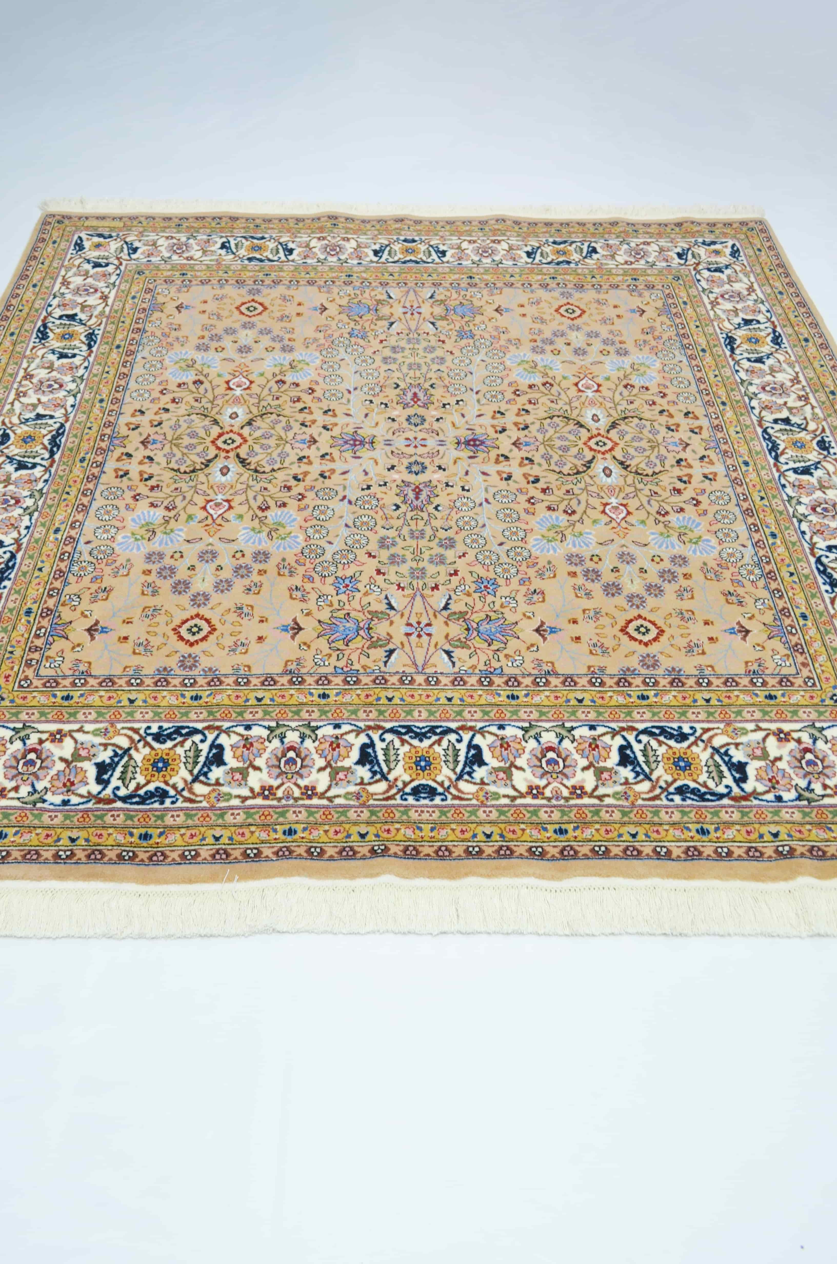 Yedi Dağın Çiçeği Desenli El Dokuma Deve Tüyü Rengi Kare Hereke Halısı 176x176 cm (3.09 m²)