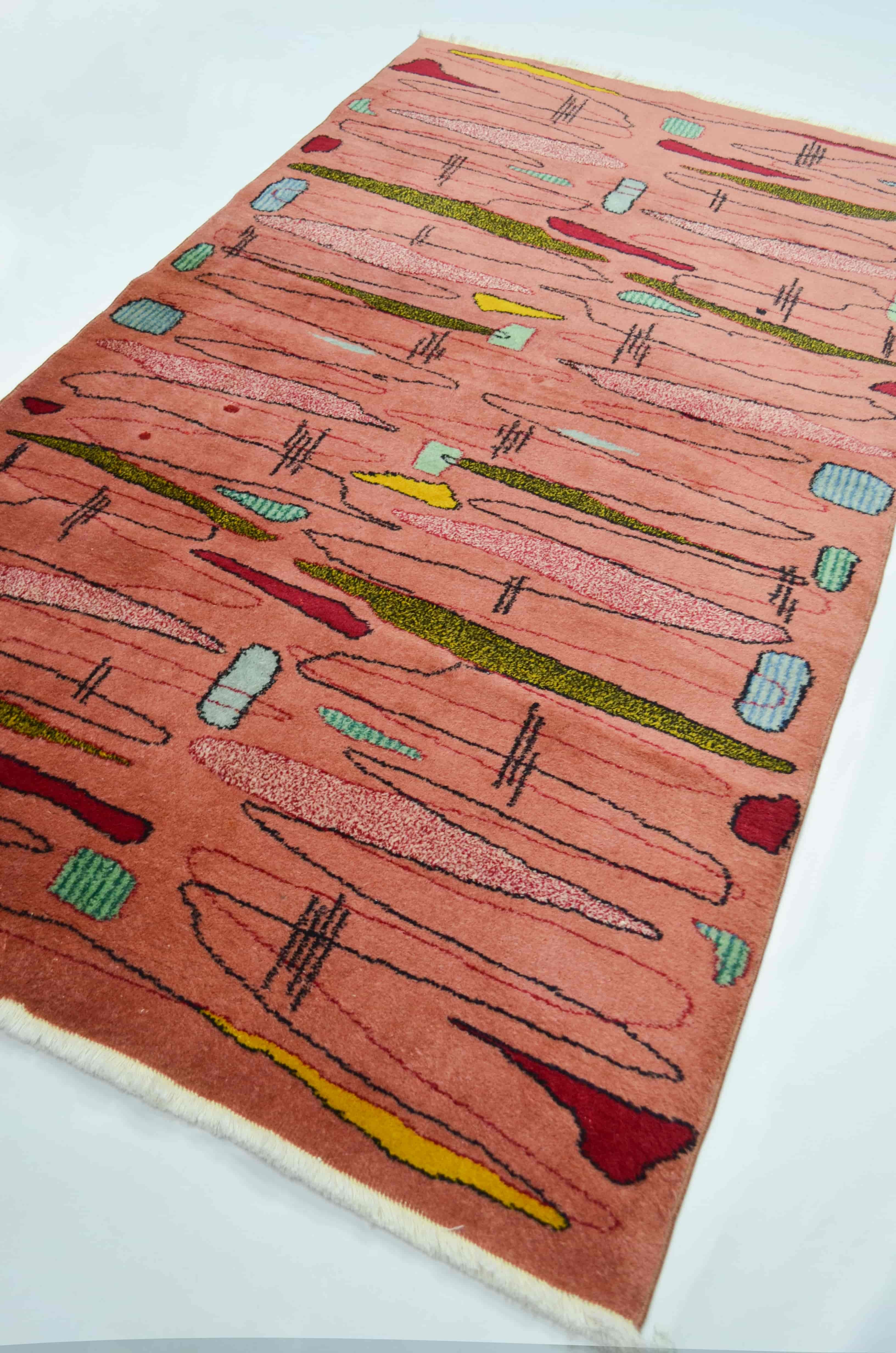Zeki Müren Tasarımı Pembe Renk ve Geometrik Desenli Isparta Halısı 123x211 cm (2.60 m²)