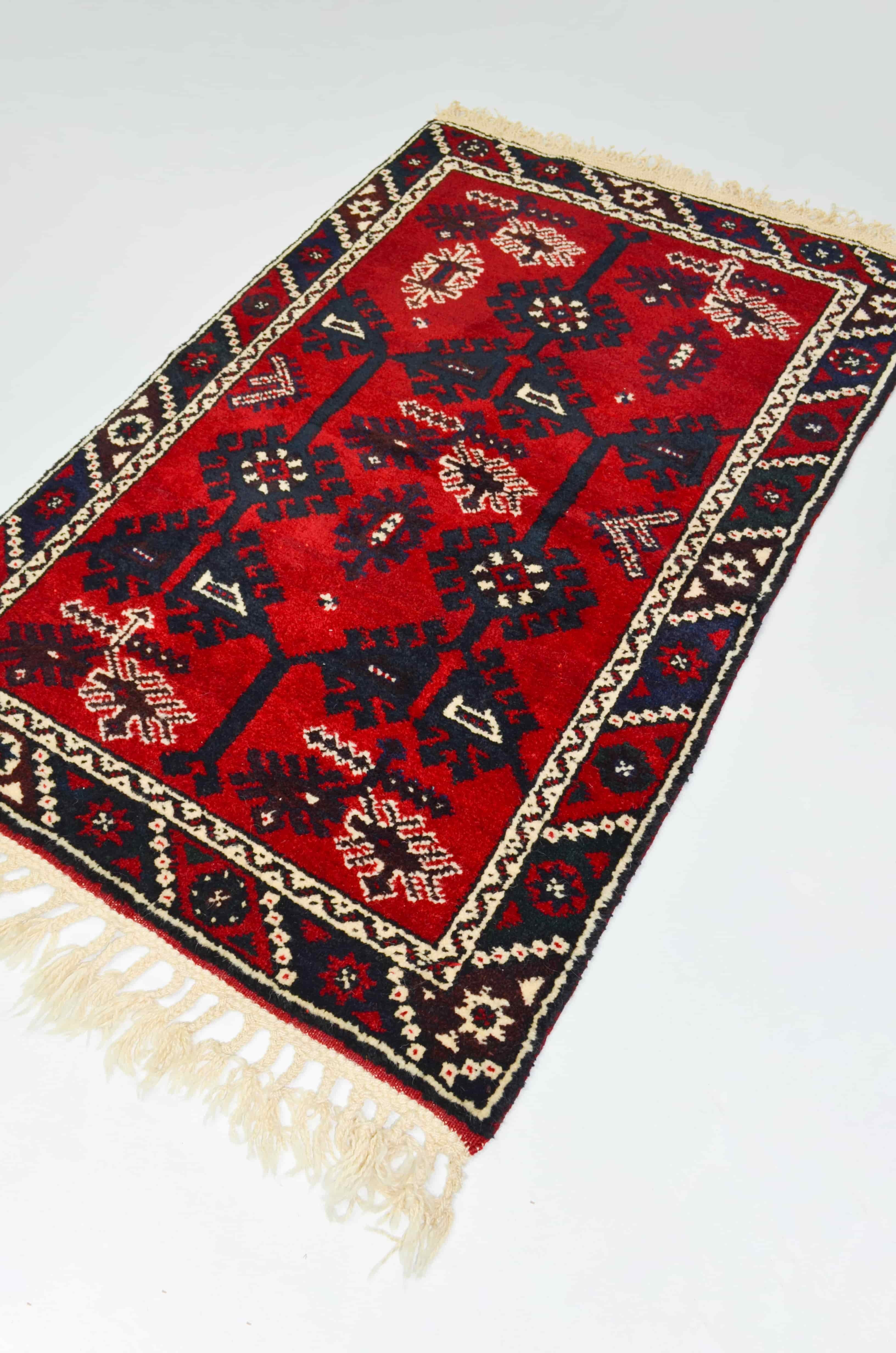 El Dokuma Kırmızı Renk Döşemealtı Halısı 83x122 cm (1.01 m²)