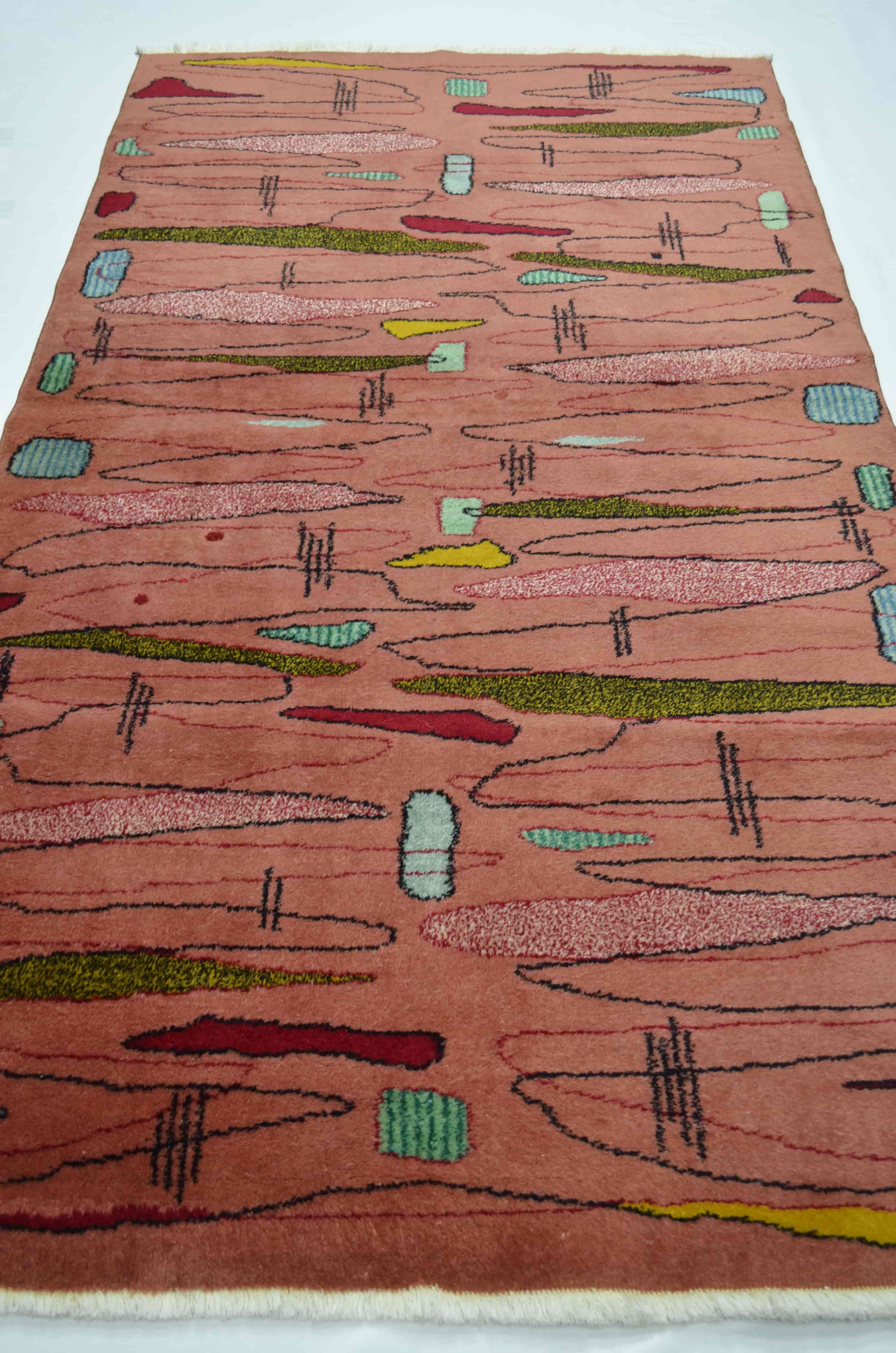 Zeki Müren Tasarımı Pembe Renk ve Geometrik Desenli Isparta Halısı 123x211 cm (2.60 m²)