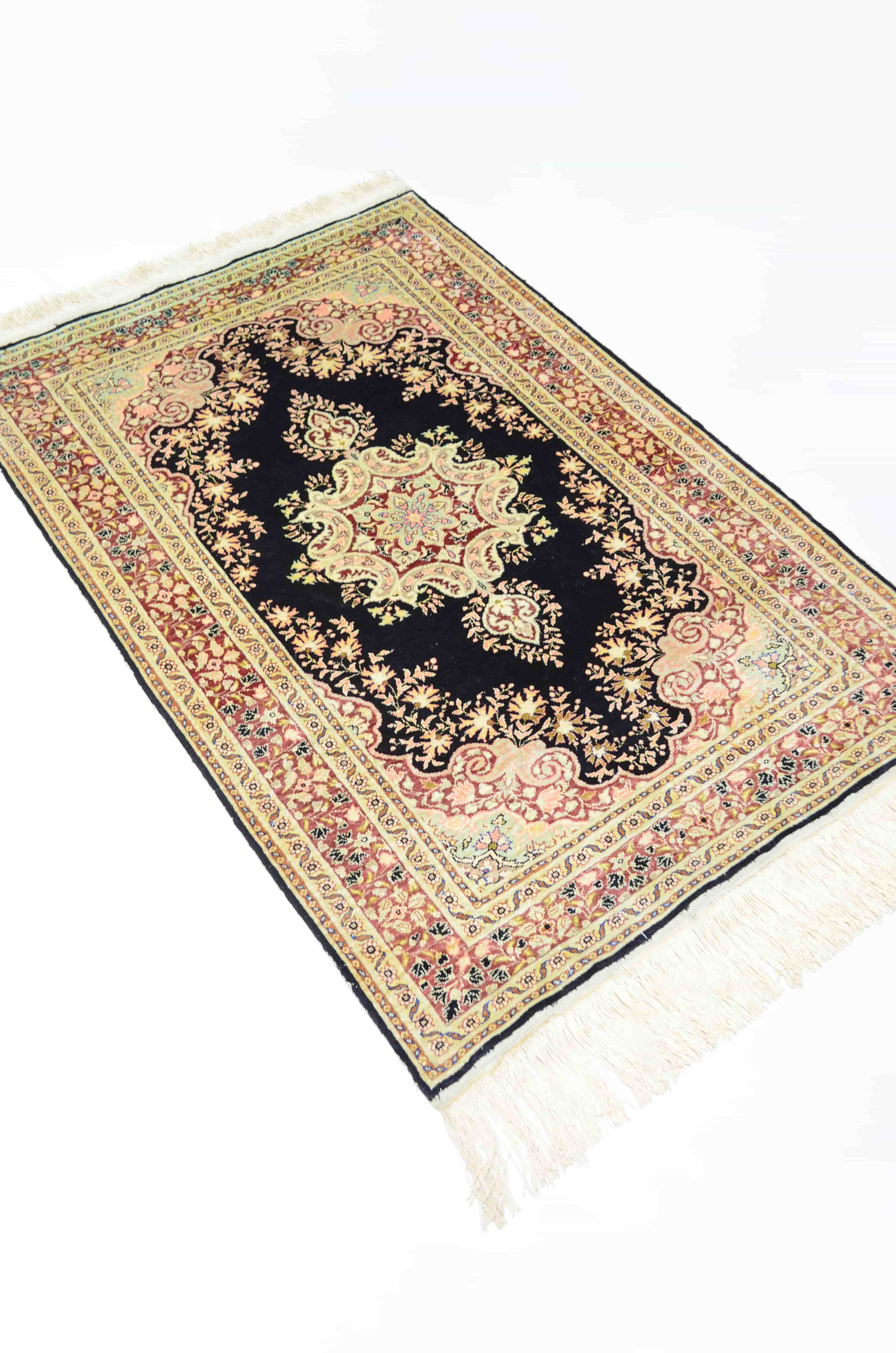 Saf İpekten El Dokuma Madalyonlu Model Kayseri Halısı 80x116 cm (0.93 m²)