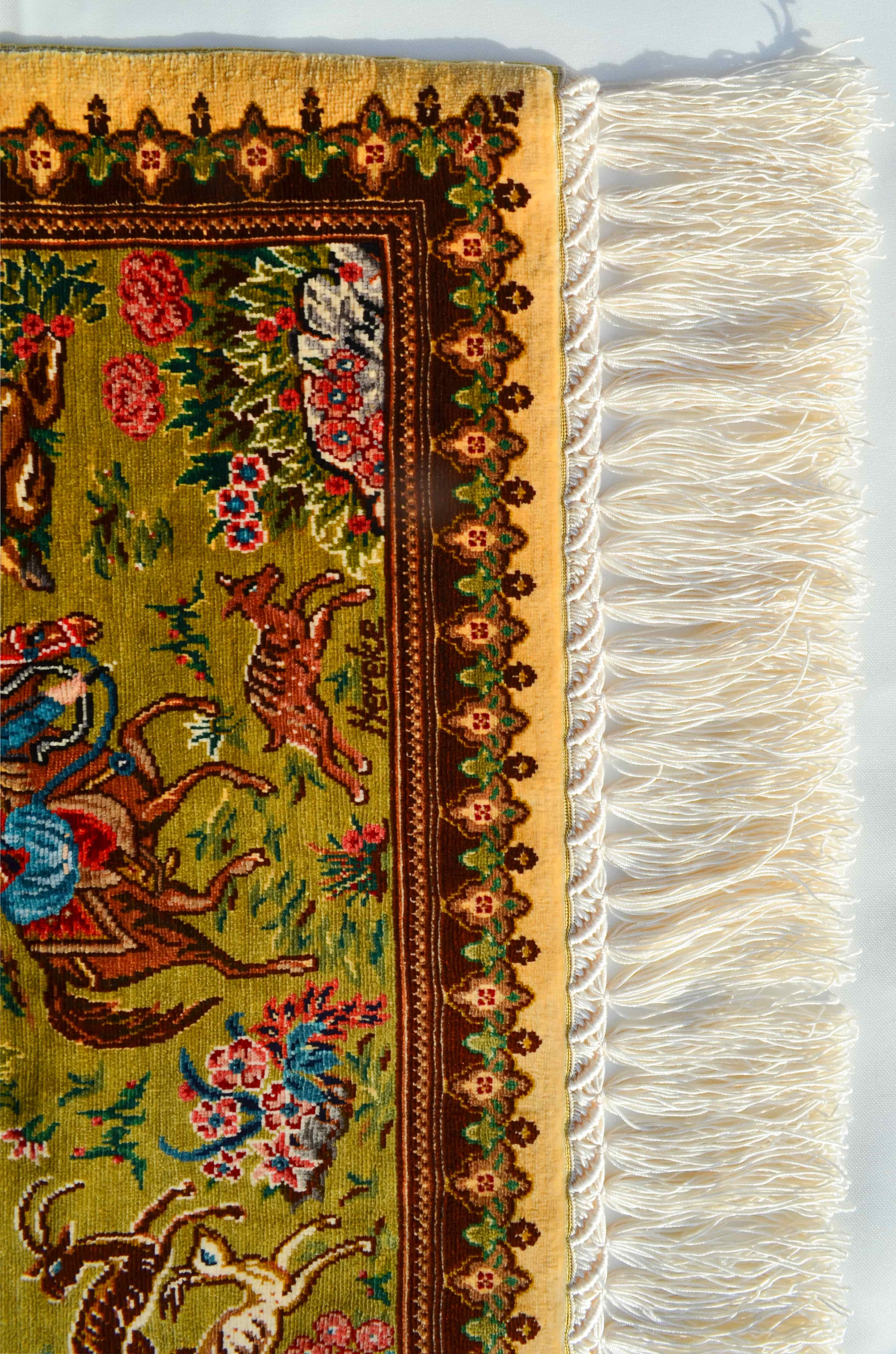 Av Sahnesi Desenli Saf İpek El Dokuma Duvar Halısı (42x60 cm)