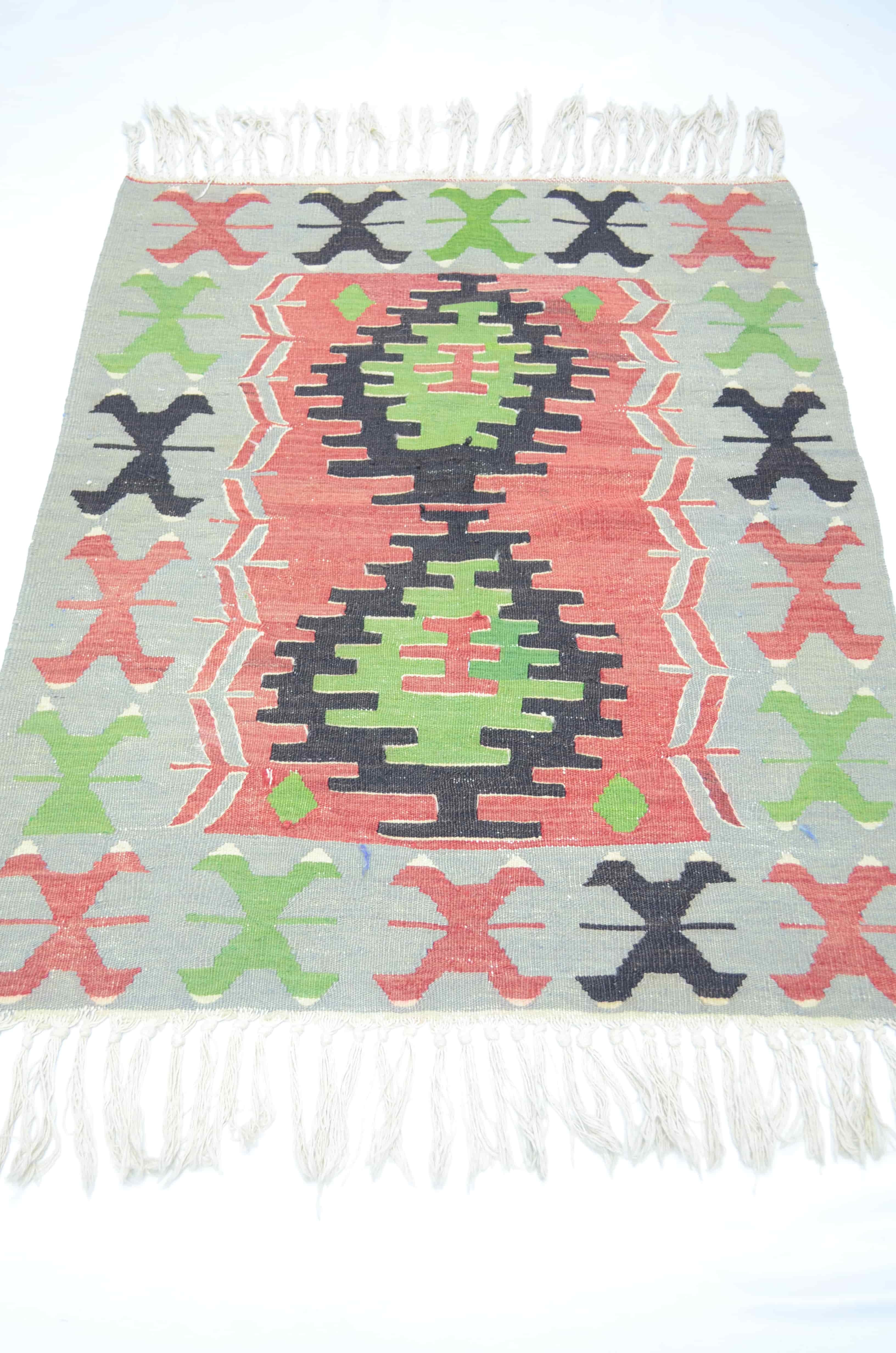 Yünden El Dokuma Gri, Kırmızı ve Yeşil Renk Uşak Kilim 91x112 cm (1.02 m²)