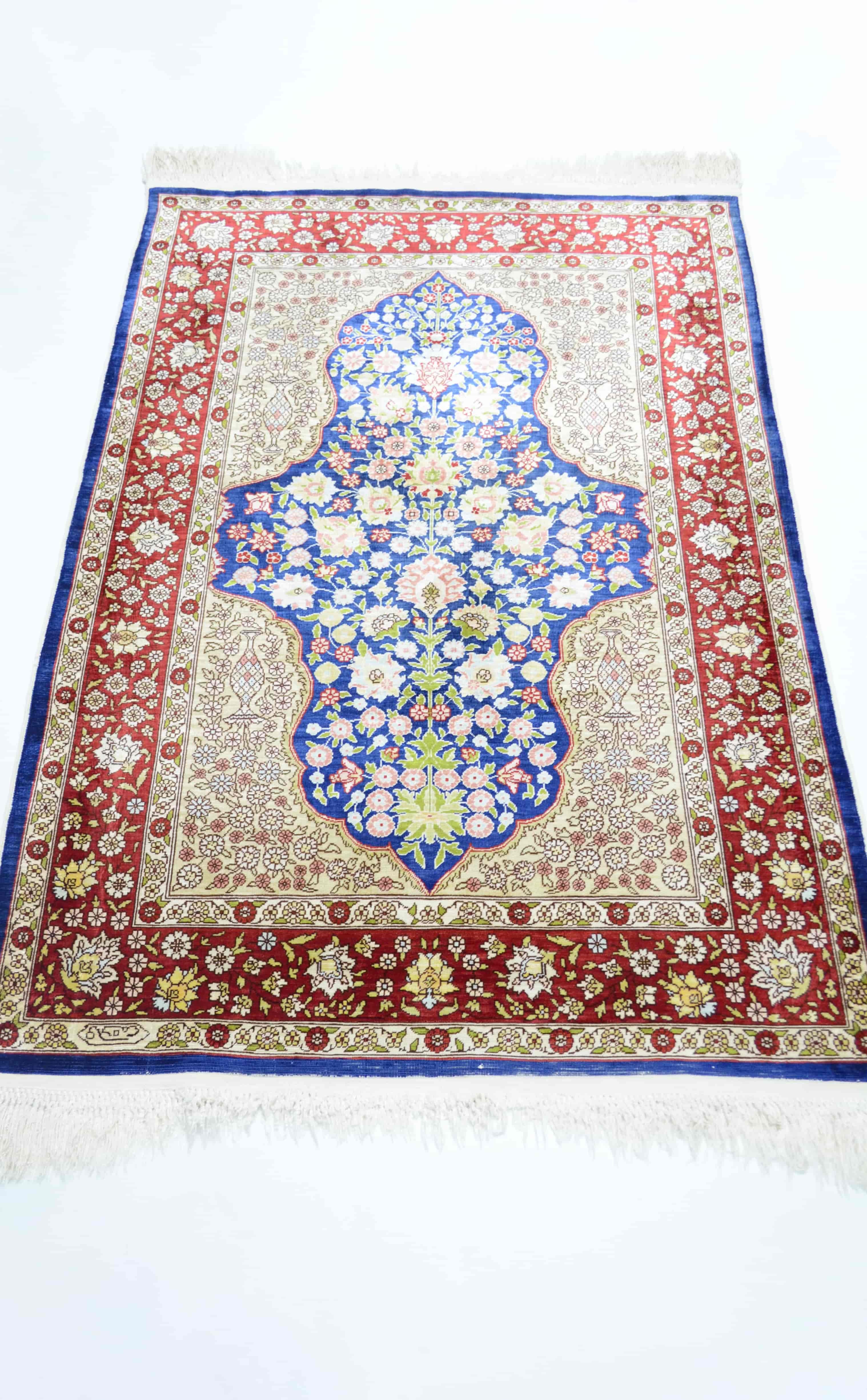 Saf İpekten El Dokuma Çeşmi Bülbül Desenli Hereke Halısı 85x124 cm (1.05 m²)