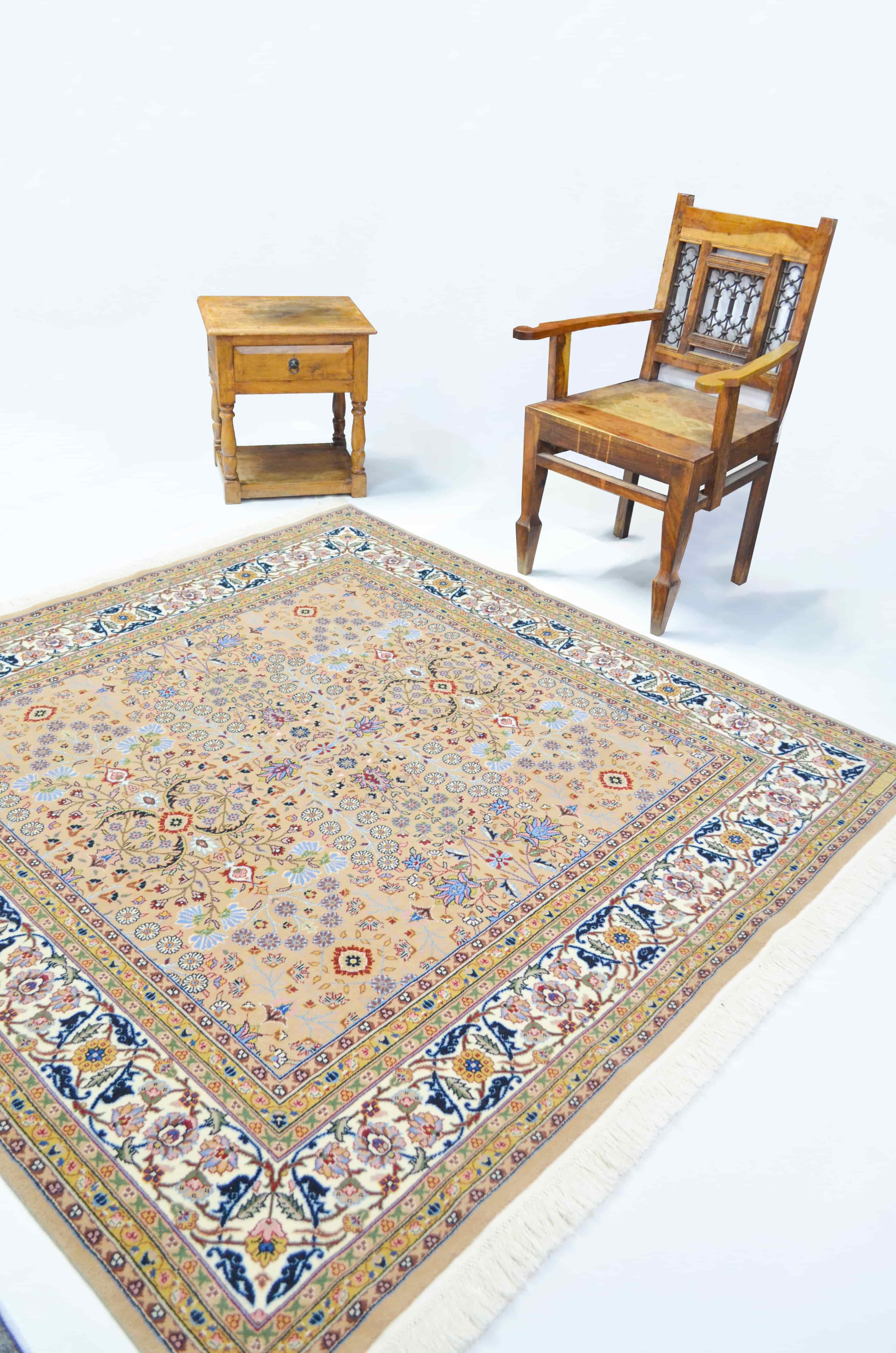Yedi Dağın Çiçeği Desenli El Dokuma Deve Tüyü Rengi Kare Hereke Halısı 176x176 cm (3.09 m²)