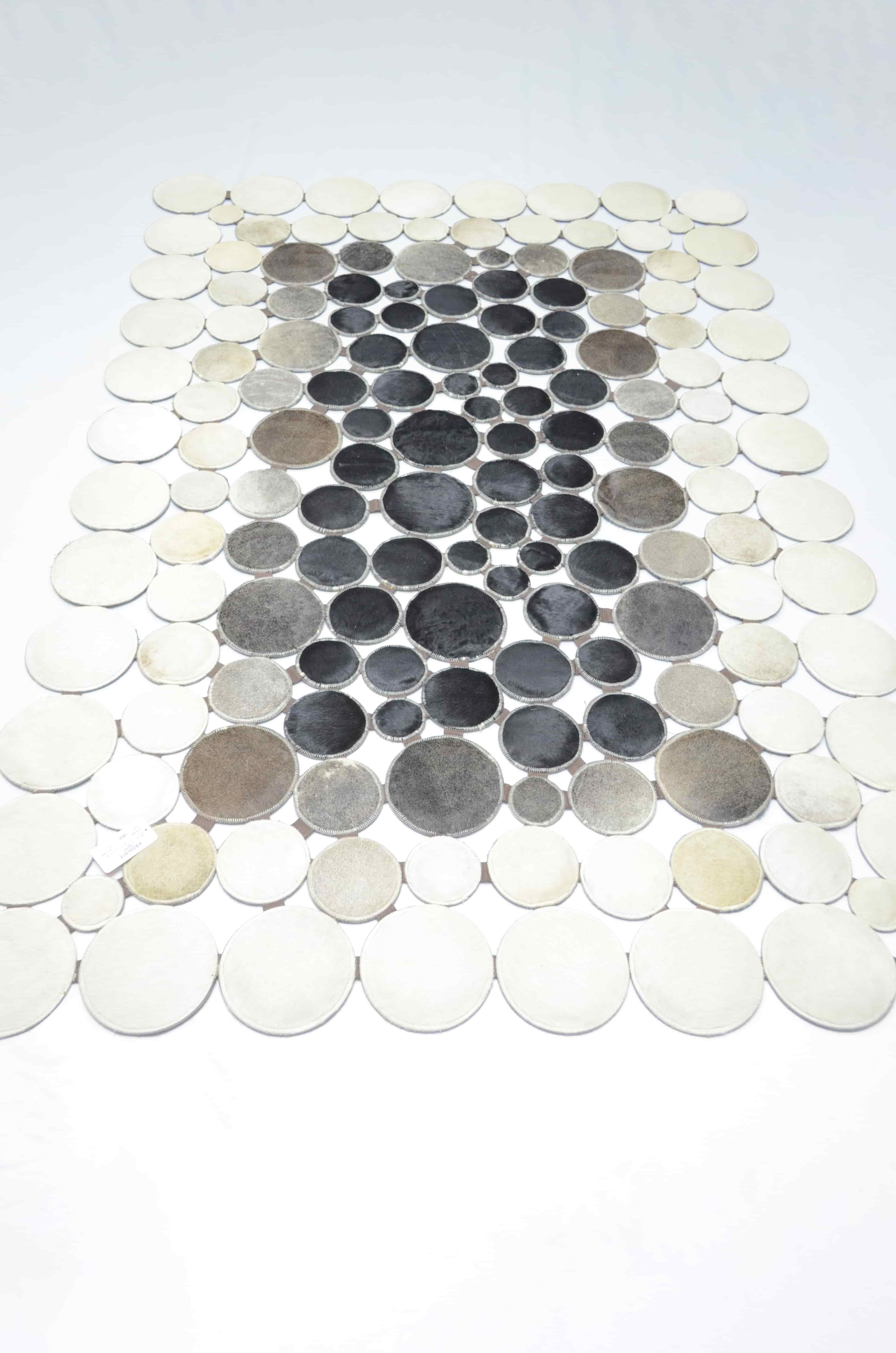 Siyah ve Beyaz Ombre Geçişli Deri Patchwork Halı 120x180 cm (2,16 m²)