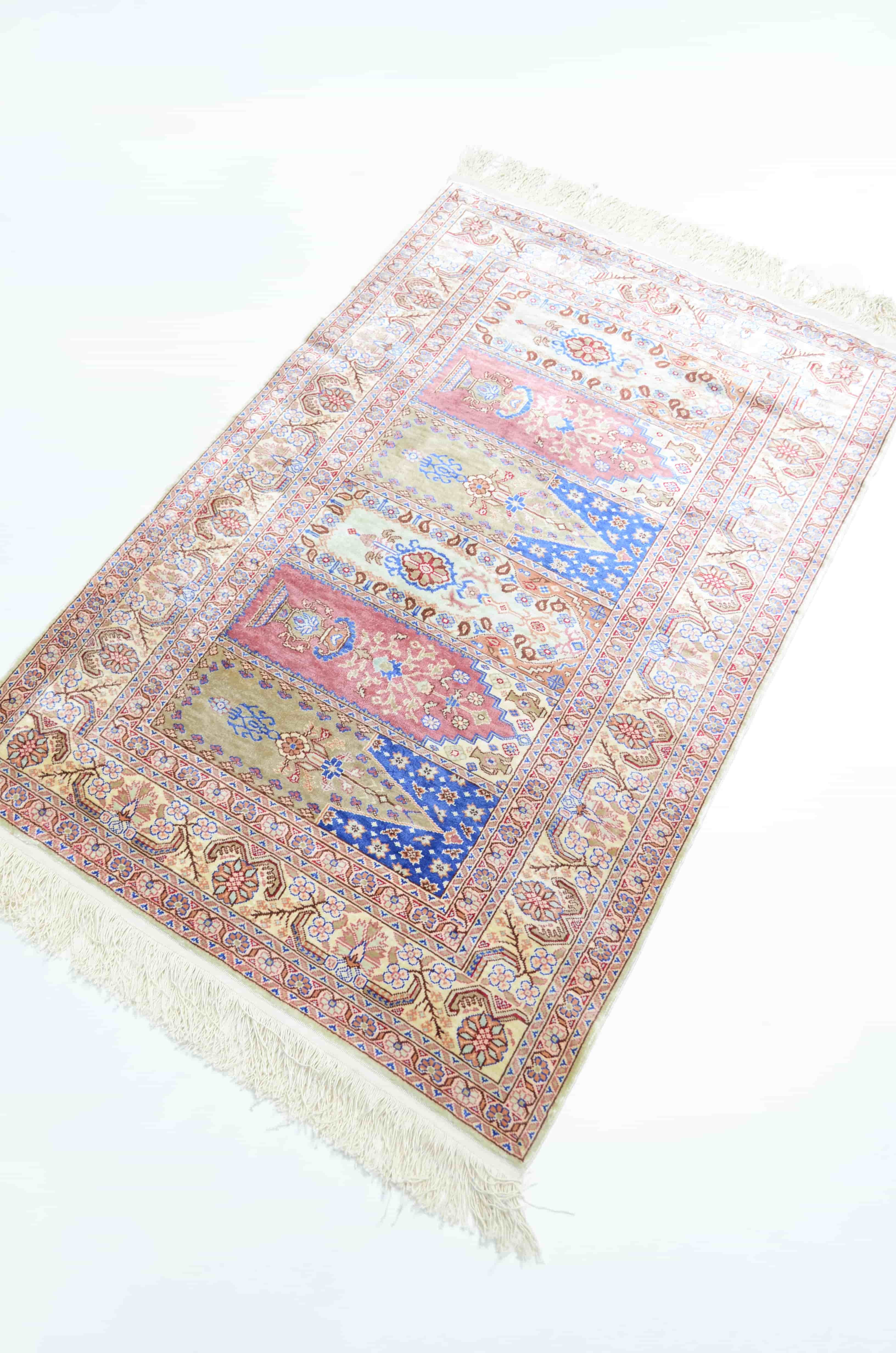 Saf İpekten El Dokuma Mihraplı Aile Namazlığı Kayseri Halısı 72x109 cm (0.79 m²)