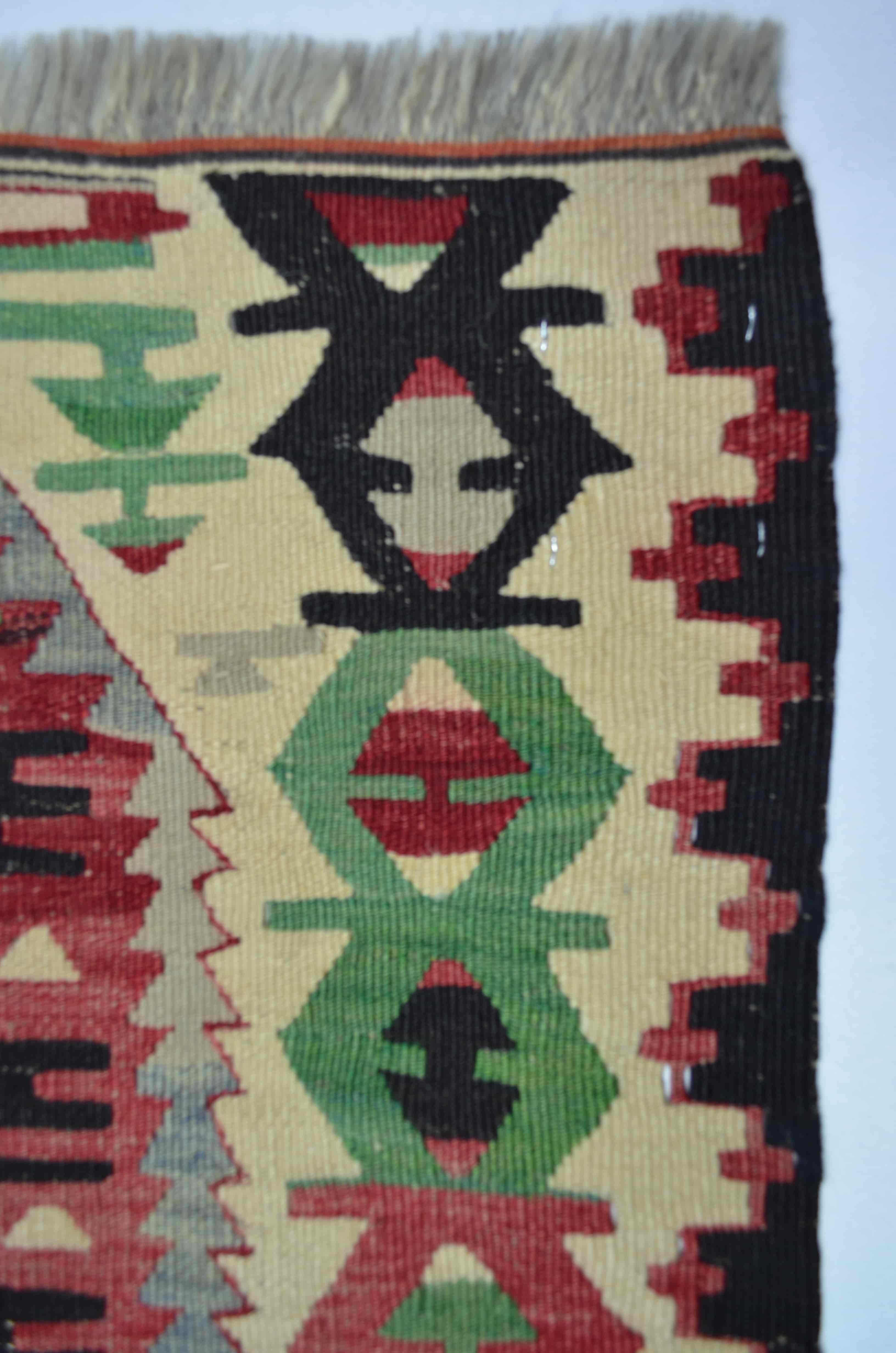 Uşak El Dokuma Hayat Ağacı Desenli Kırmızı ve Yeşil Renk Yün Kilim 71x93 cm (0,66 m²)