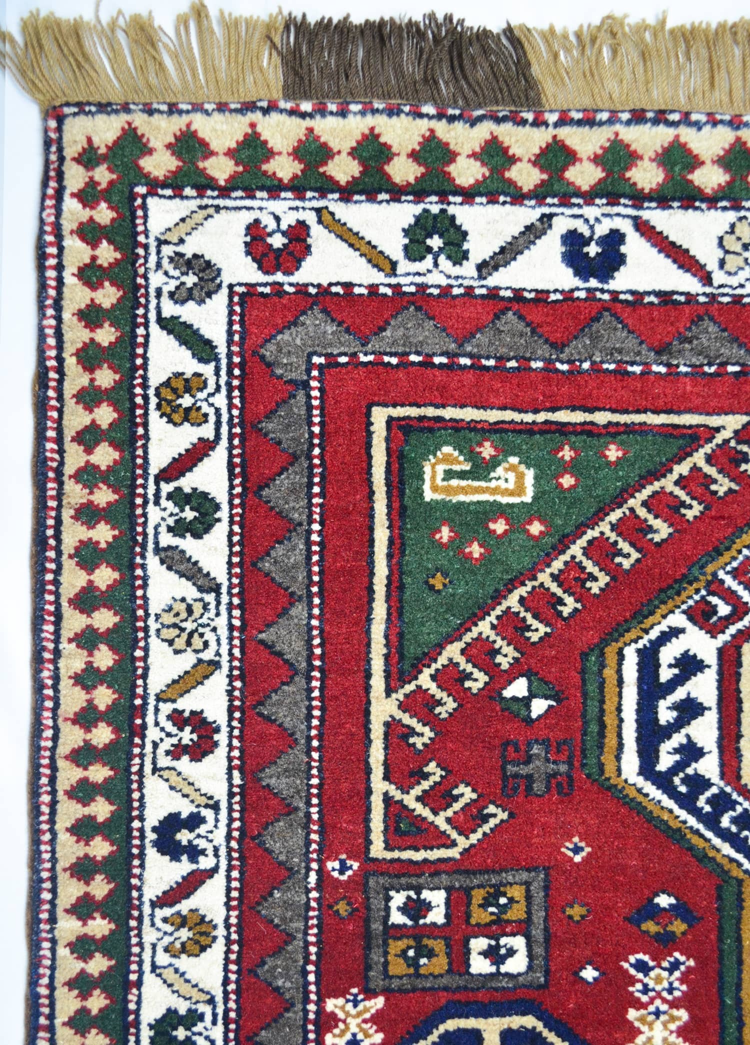 El Dokuma Gelenksel Kars Halısı 123x186 cm (2.29 m²)