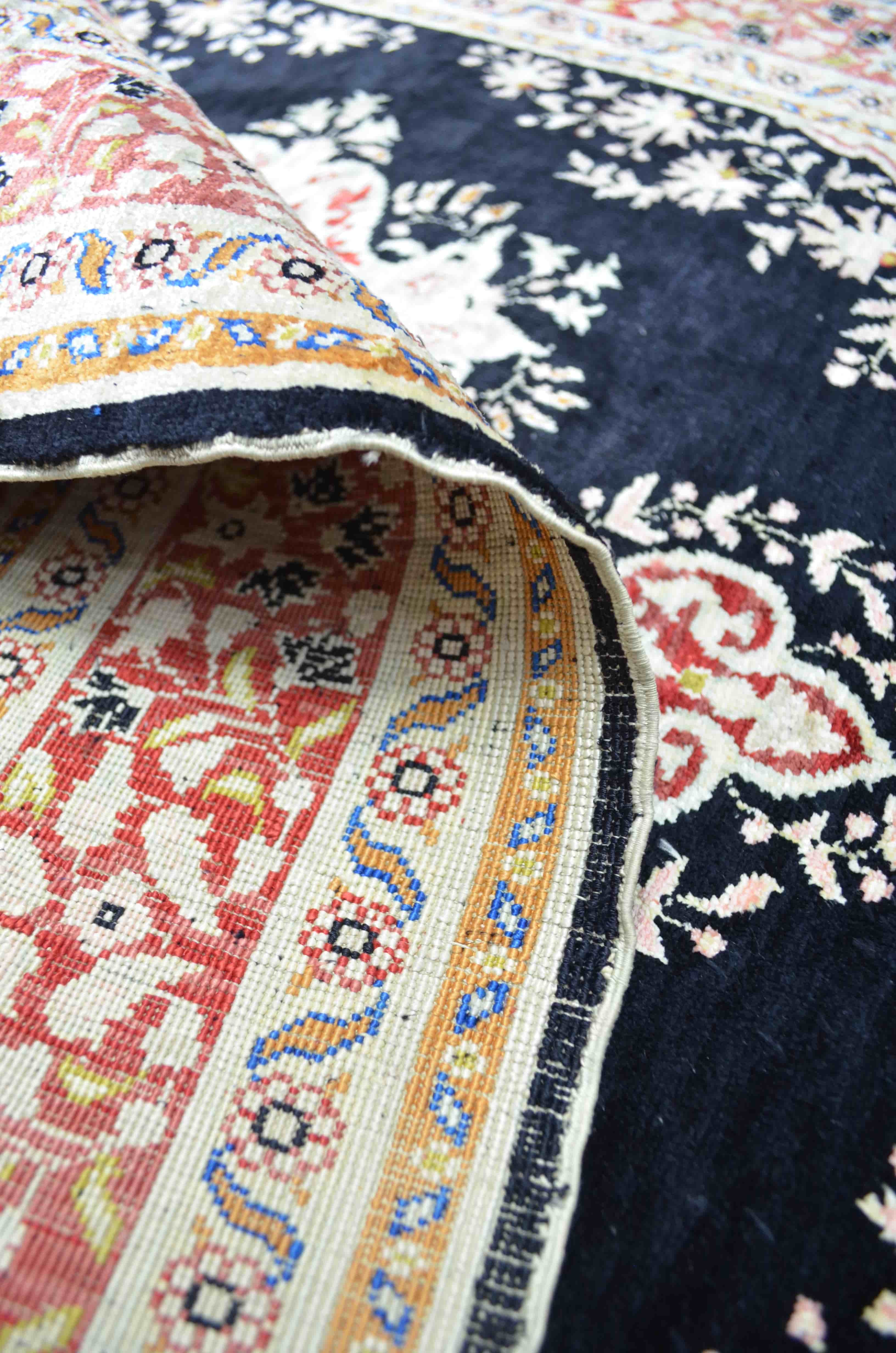 Saf İpekten El Dokuma Madalyonlu Model Kayseri Halısı 80x116 cm (0.93 m²)