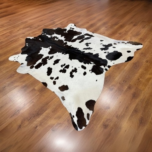 Siyah ve Beyaz Renk Orijinal Arjantin Bufalo Deri Post Halı (4.4 m²)