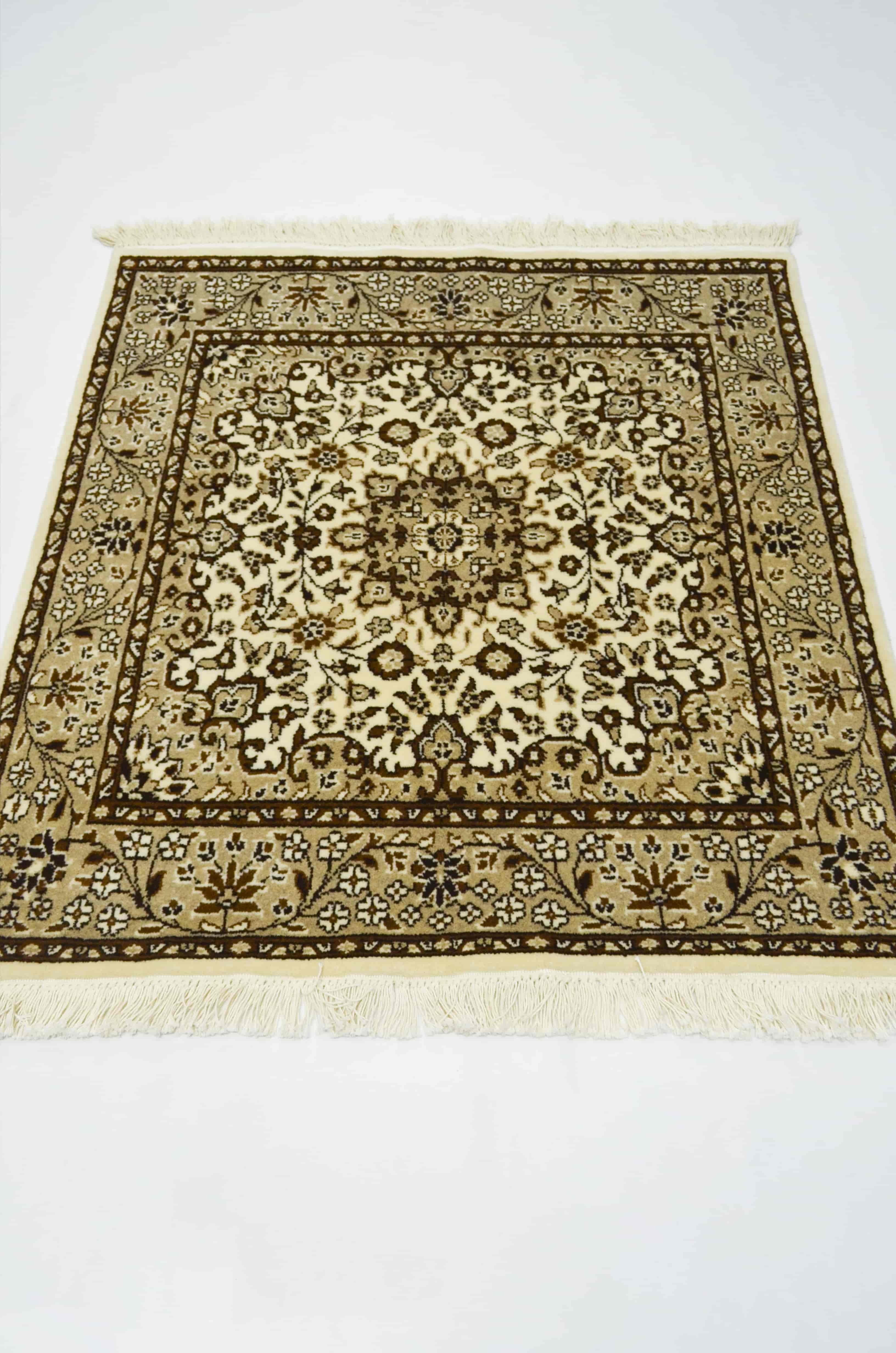 İran El Dokuma Madalyon Desenli Bej ve Kahverengi Yün Halı 100x100 cm (1 m²)
